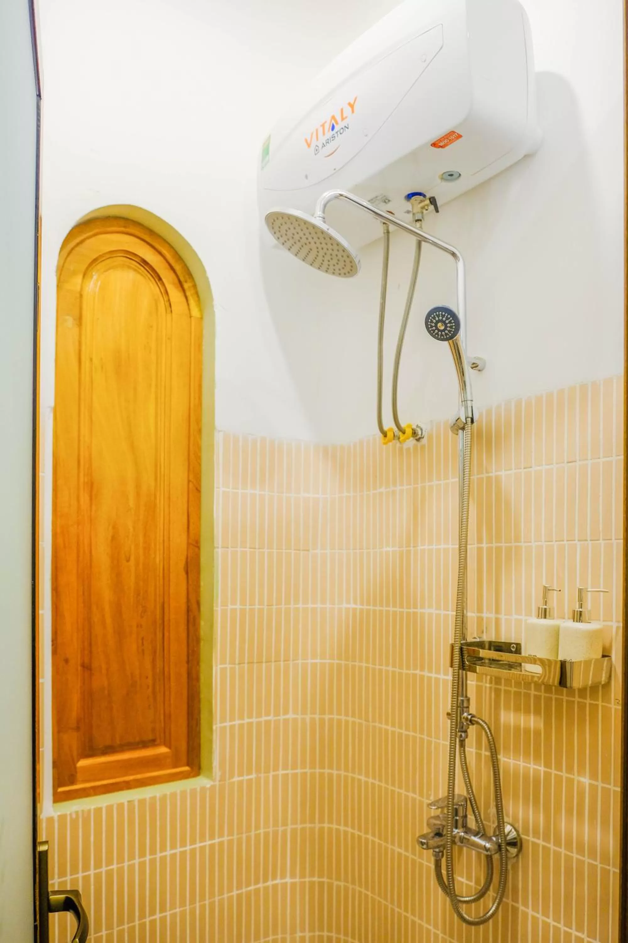 Shower, Bathroom in Eo Gió Có Homestay