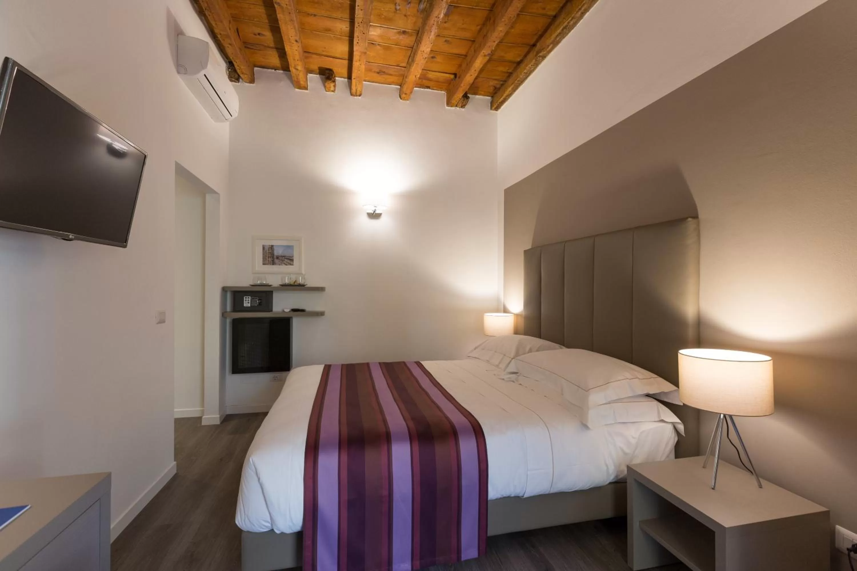 Photo of the whole room, Bed in Ai Suma Hotel