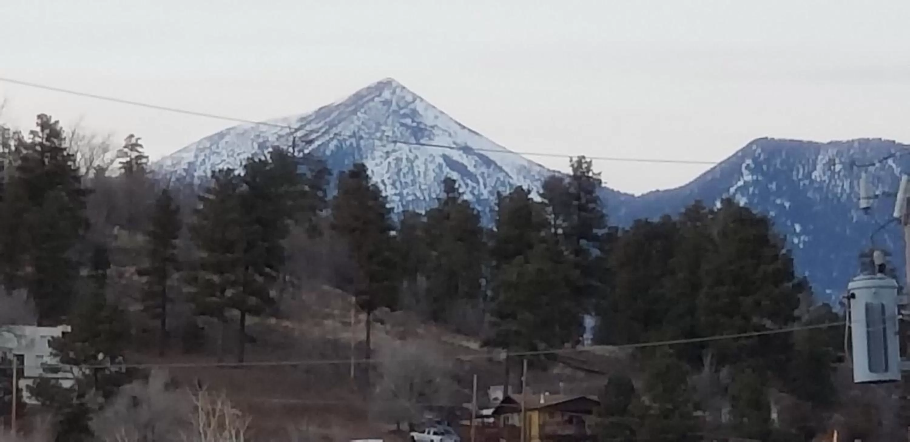 Mountain view in Howard Johnson by Wyndham Flagstaff University West