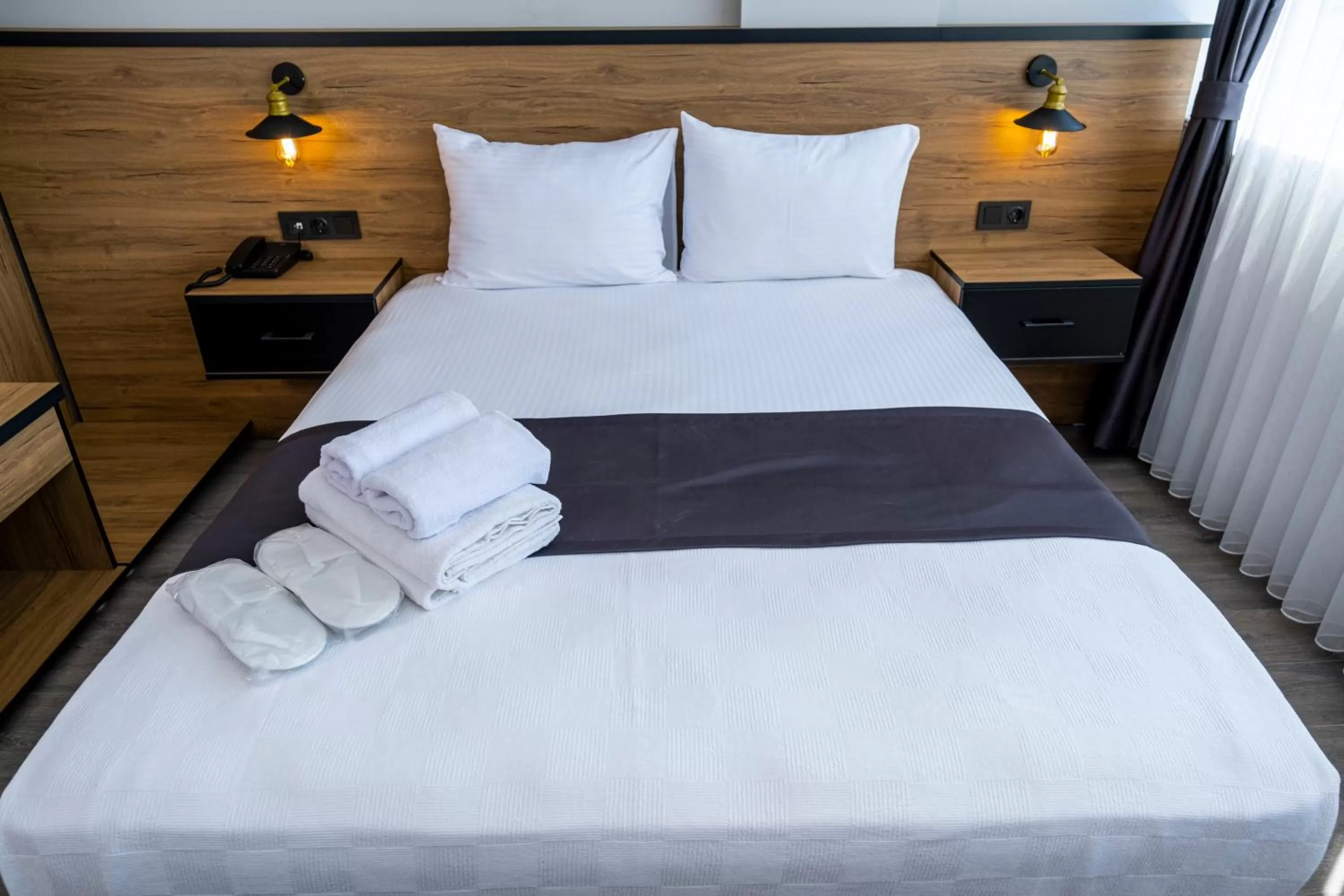 Bedroom, Bed in Comfort Center Suit Hotel