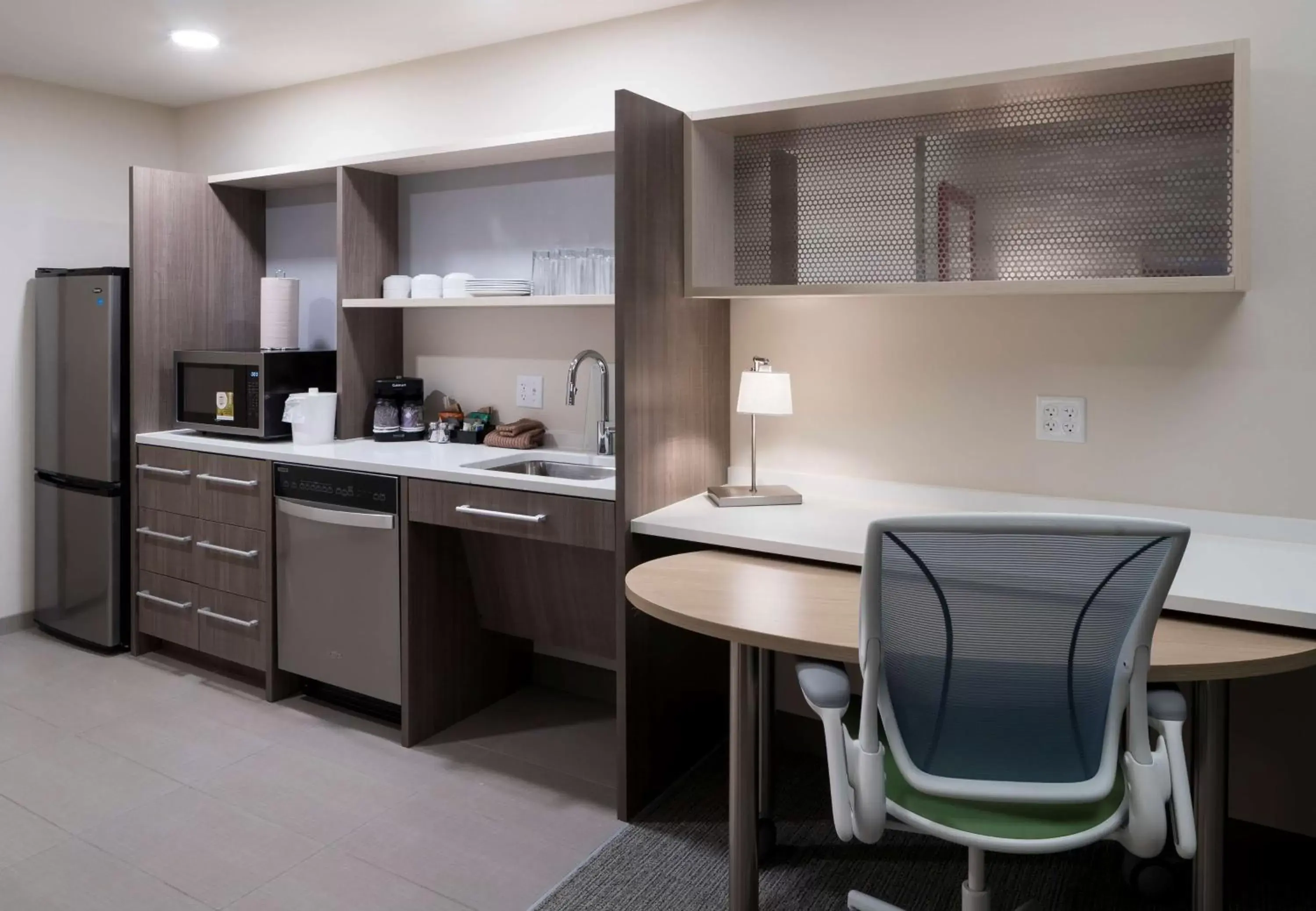 Bedroom, Kitchen/Kitchenette in Home2 Suites By Hilton Cape Canaveral Cruise Port