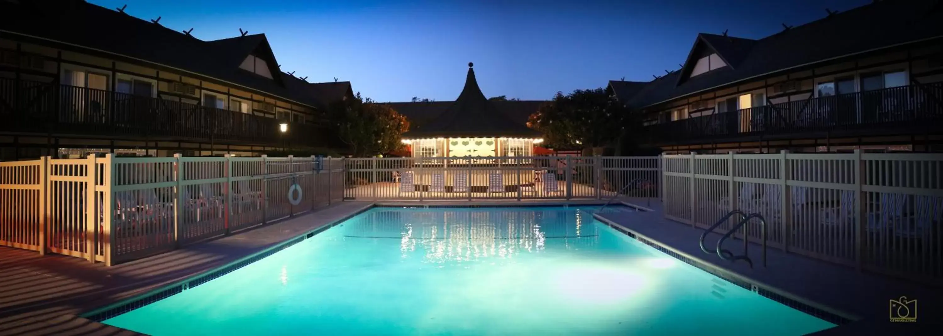 Pool view in Pea Soup Andersen's Inn