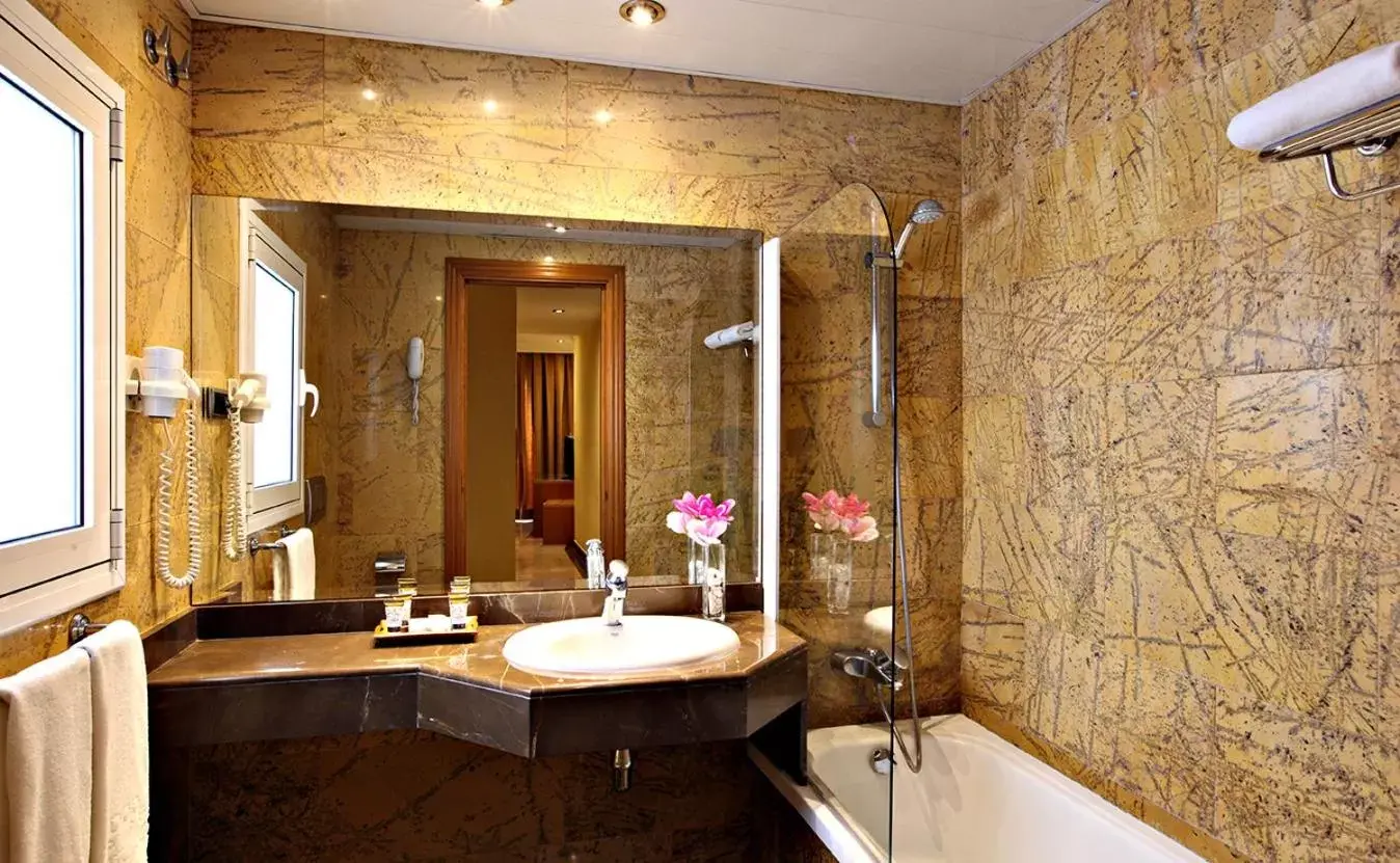 Bathroom in Hotel Nouvel
