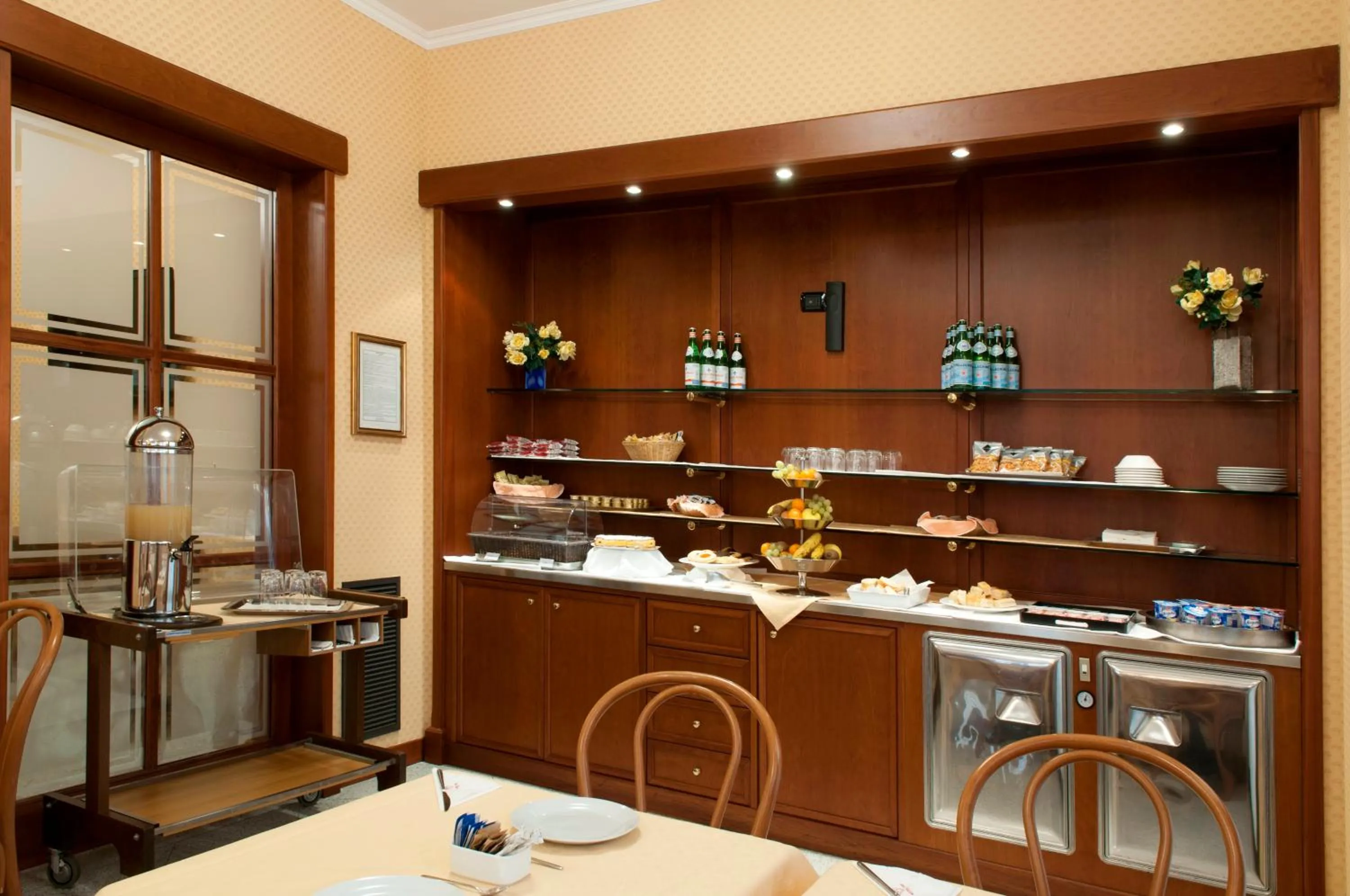 Breakfast in Hotel Motel Top