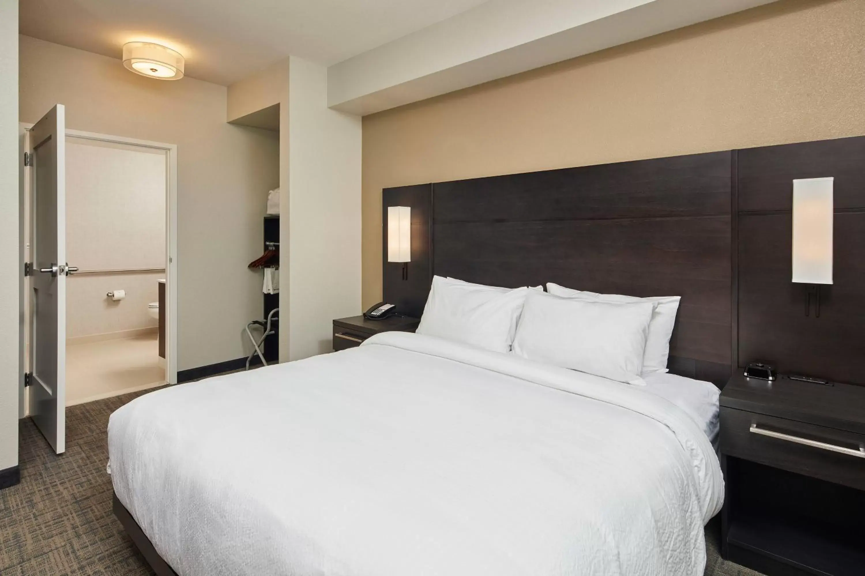 Photo of the whole room, Bed in Residence Inn Sacramento Davis