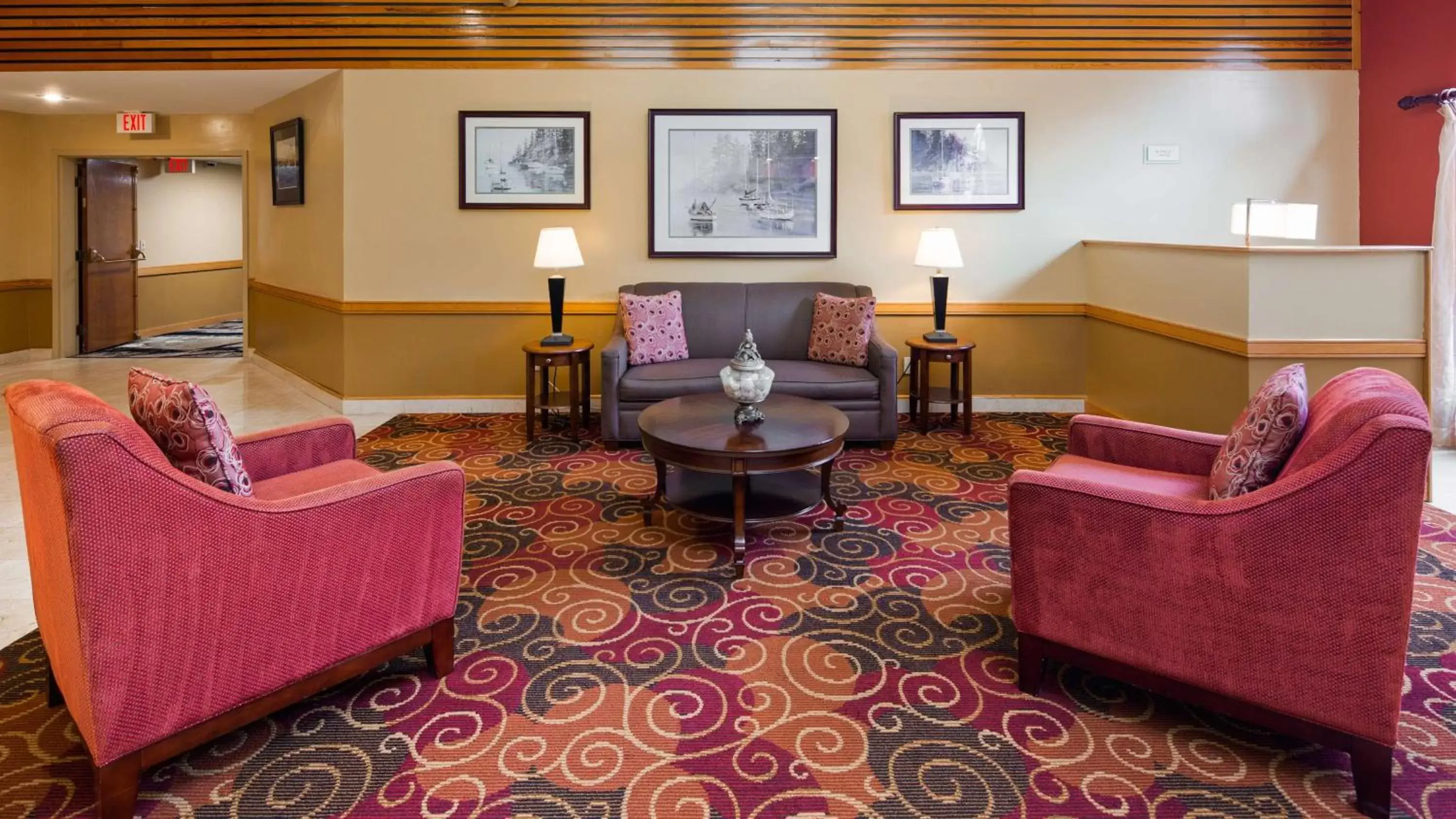 Lobby or reception, Seating Area in Best Western West Greenwich Inn