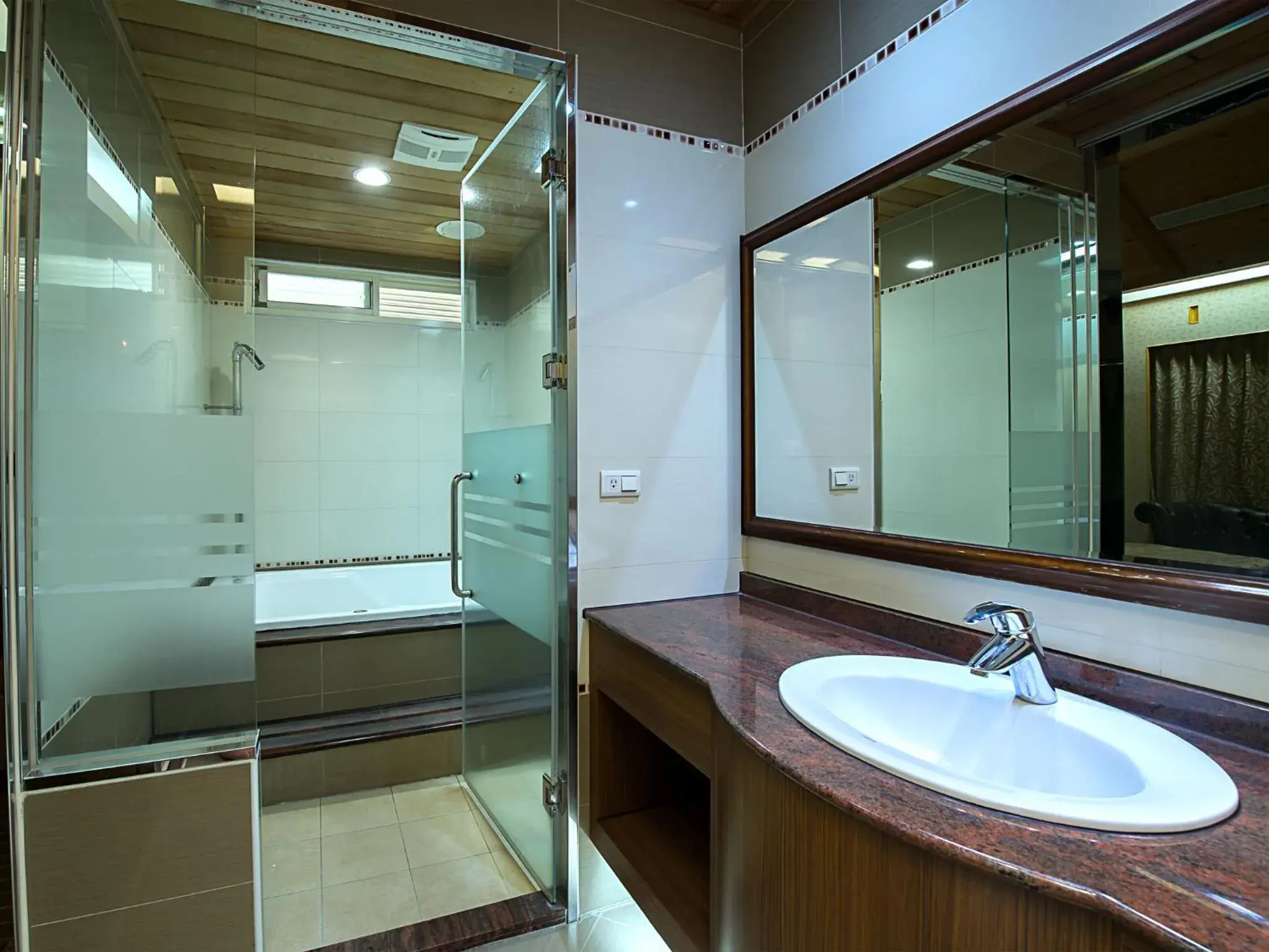 Bathroom in Laiyin Motel