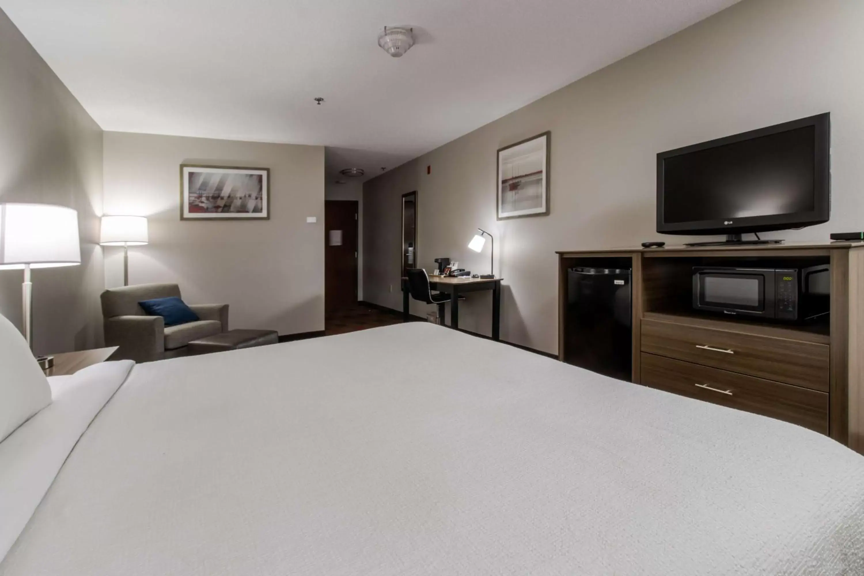 Bedroom, Bed in Best Western Dartmouth-New Bedford