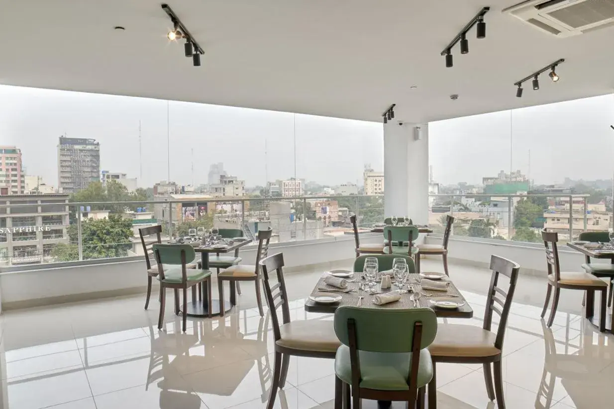 Restaurant/Places to Eat in Avari Xpress Gulberg