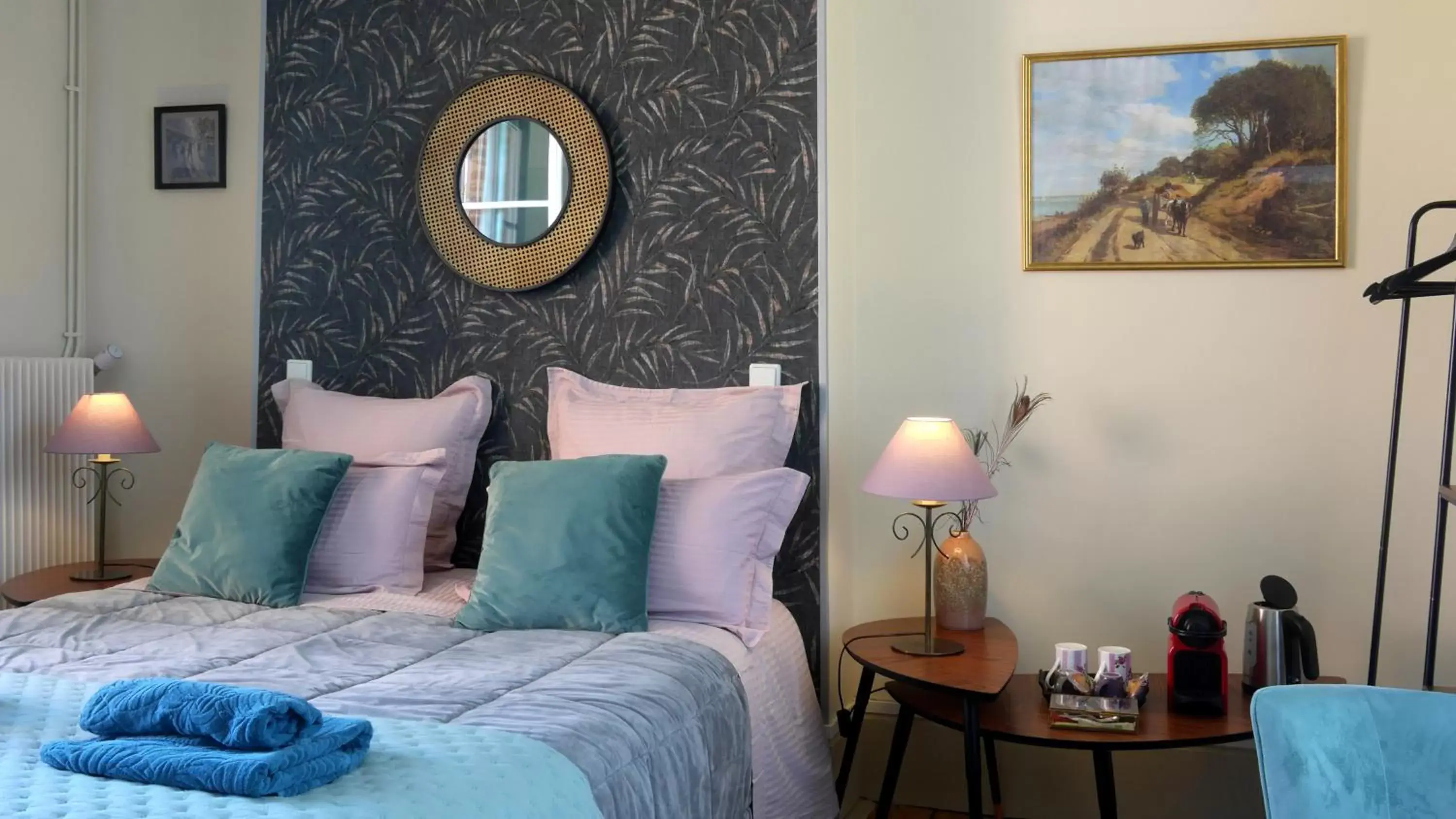 Bedroom, Seating Area in Honfleur, Entre Terre & Estuaire