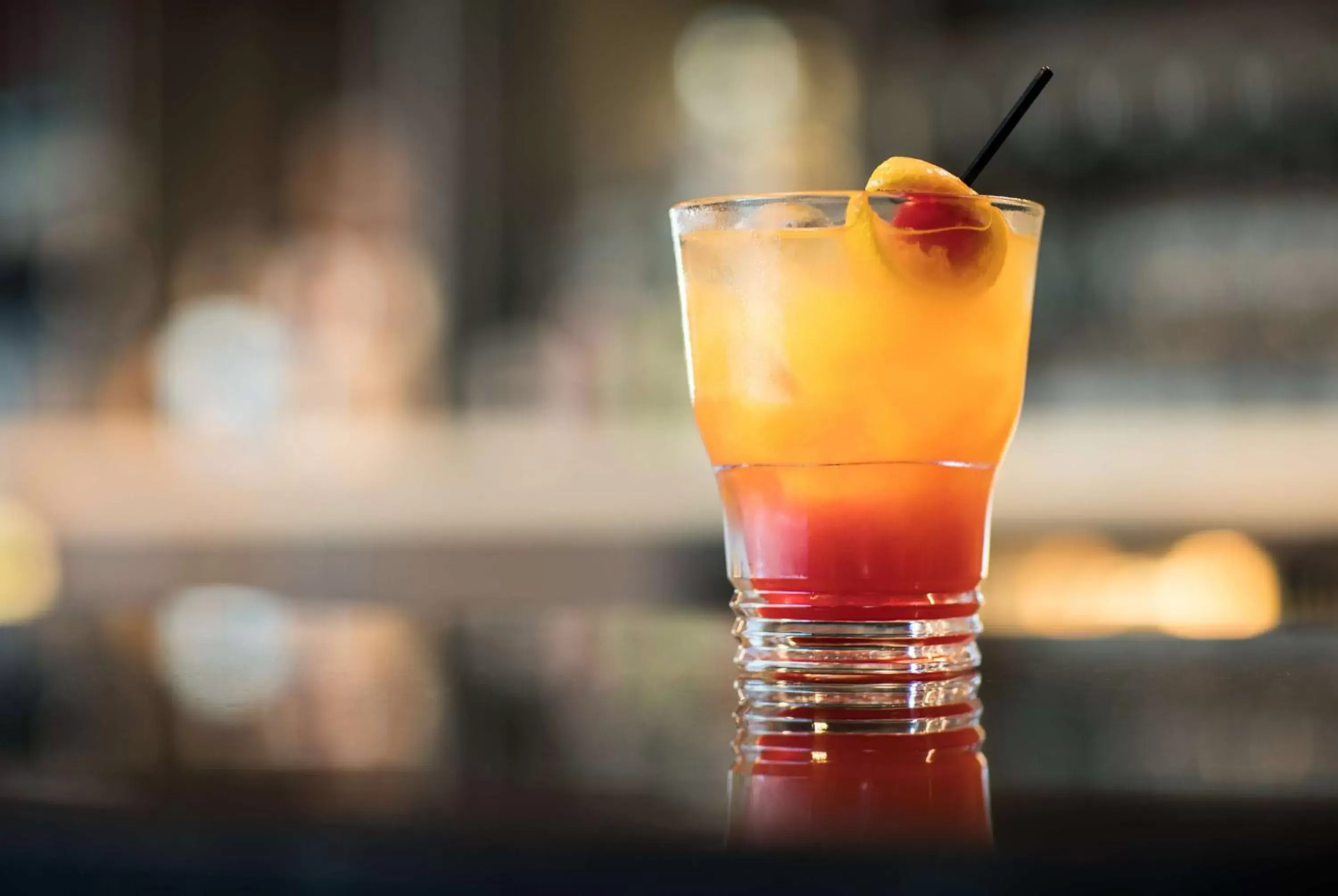 Lounge or bar, Drinks in DoubleTree by Hilton San Francisco Airport North Bayfront