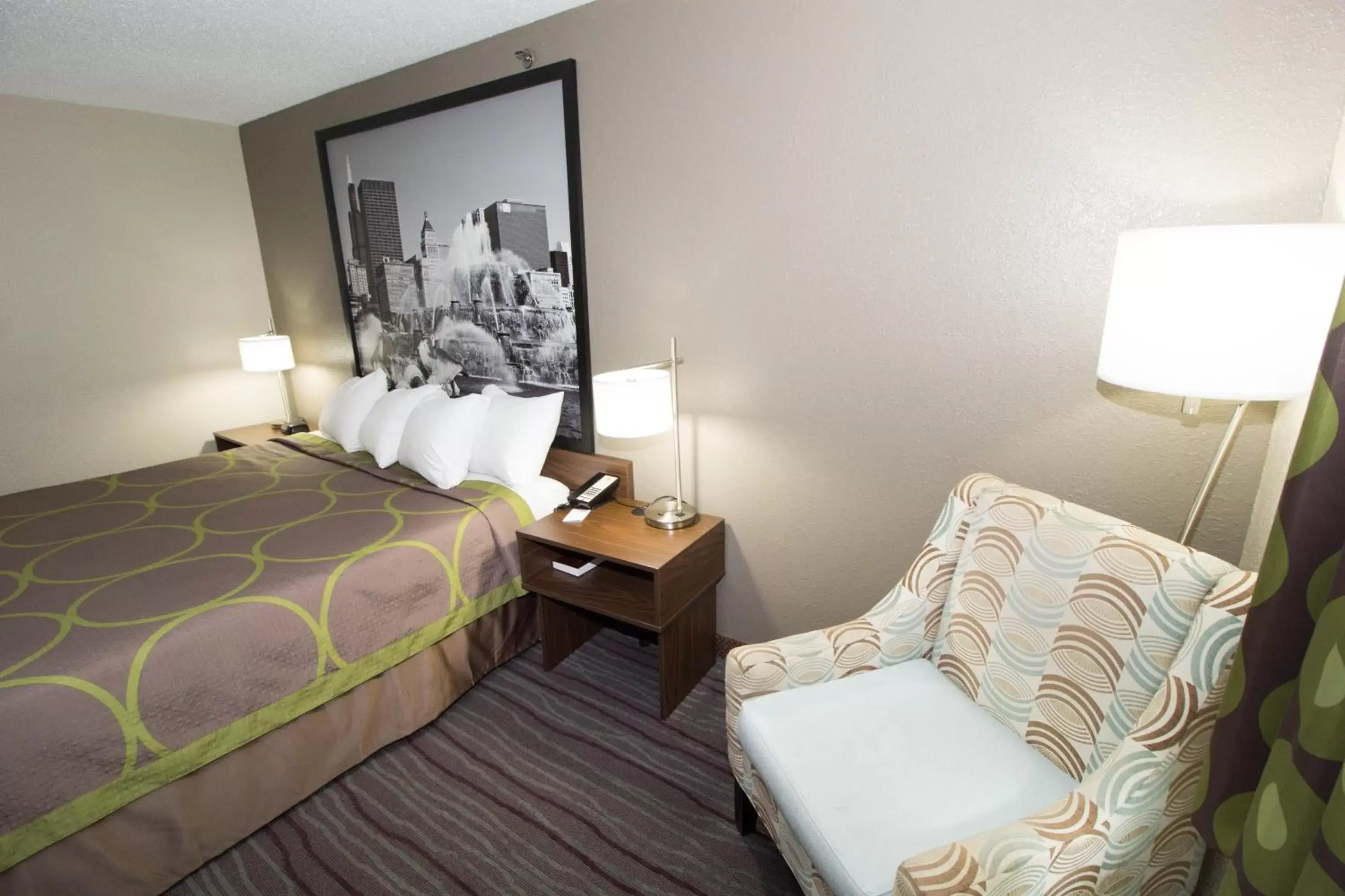 Bed in Super 8 by Wyndham Chicago O'Hare Airport