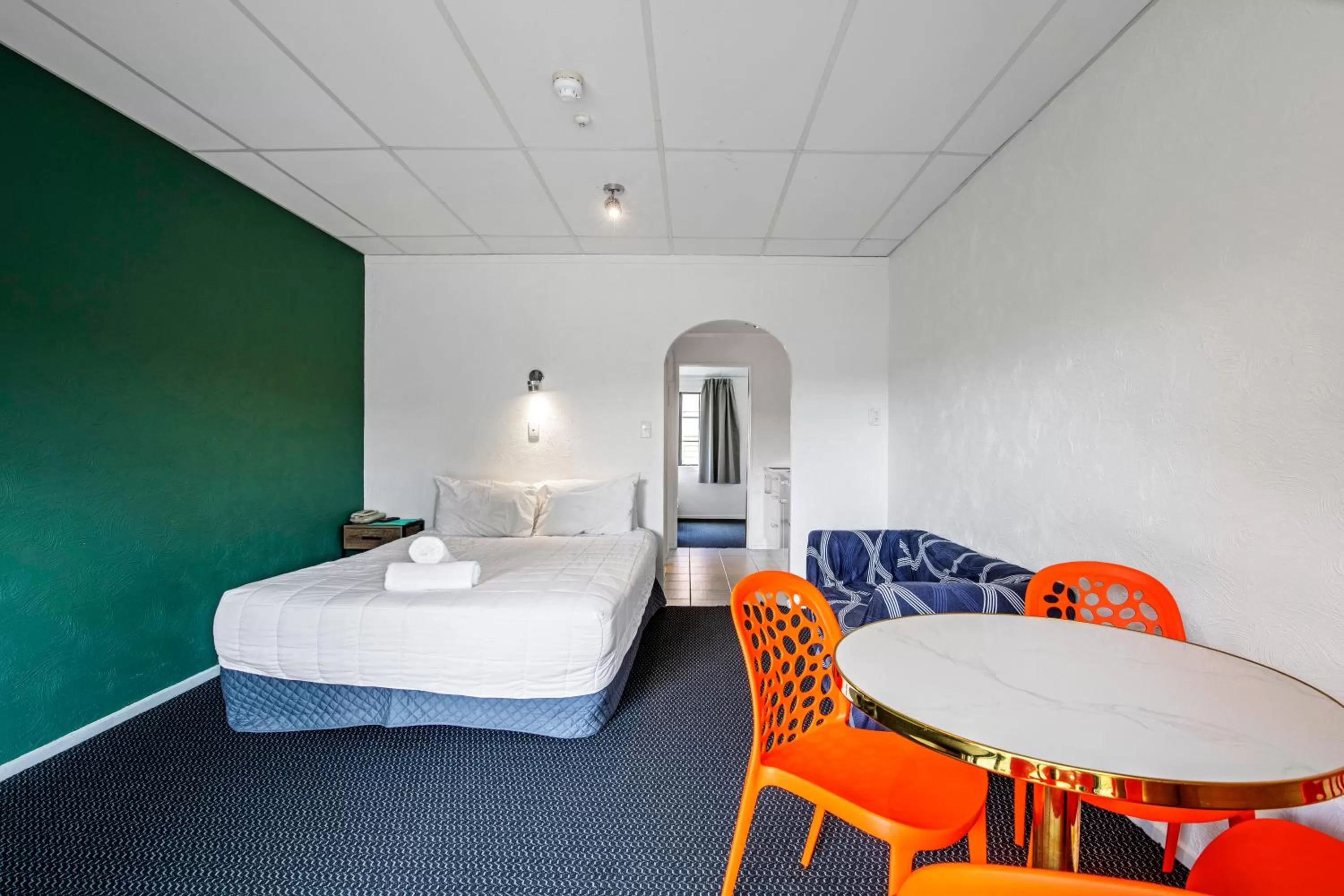 One-Bedroom Apartment in Oakwood Manor Motor Lodge