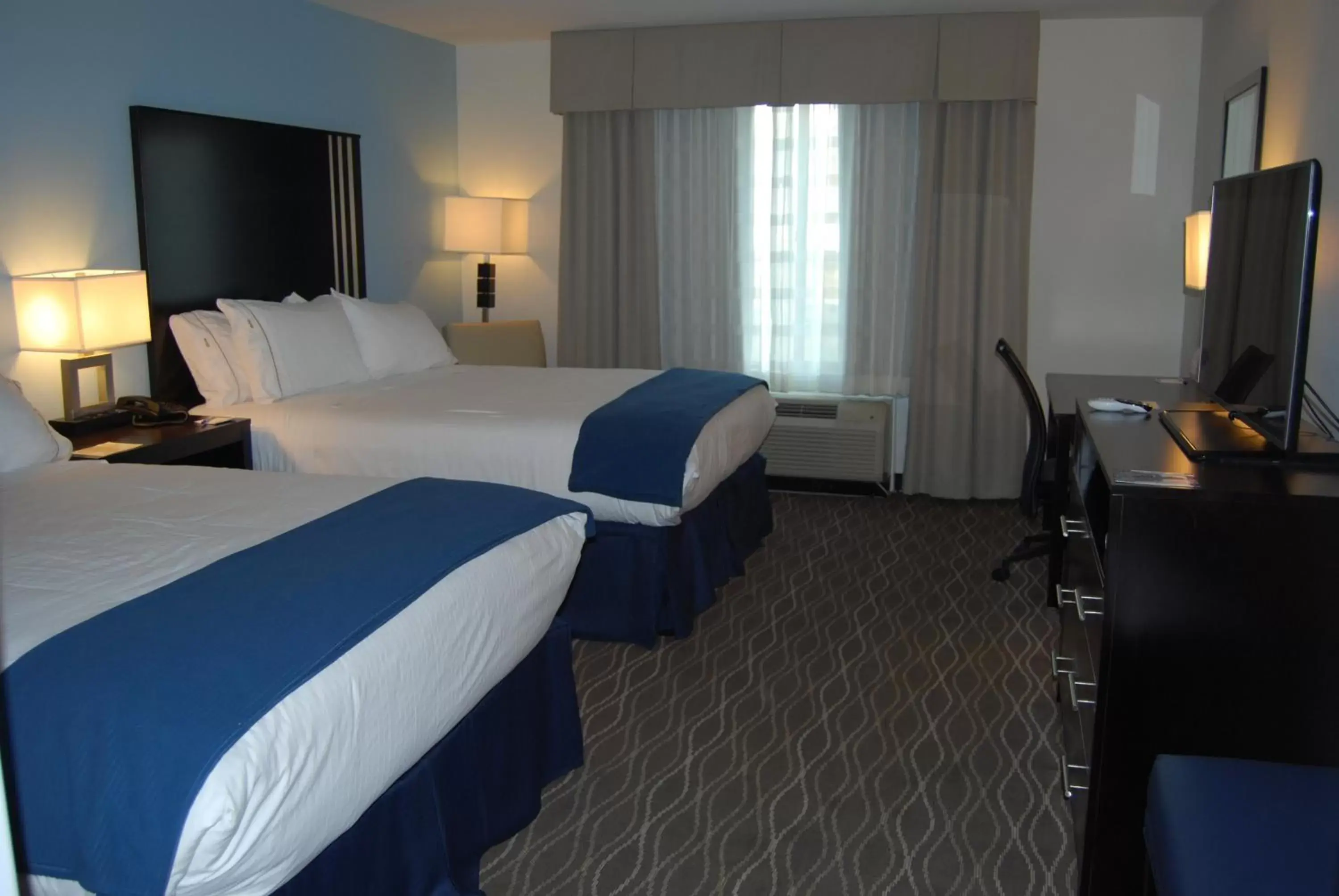 Photo of the whole room, Bed in Holiday Inn Express & Suites Springville-South Provo Area, an IHG Hotel