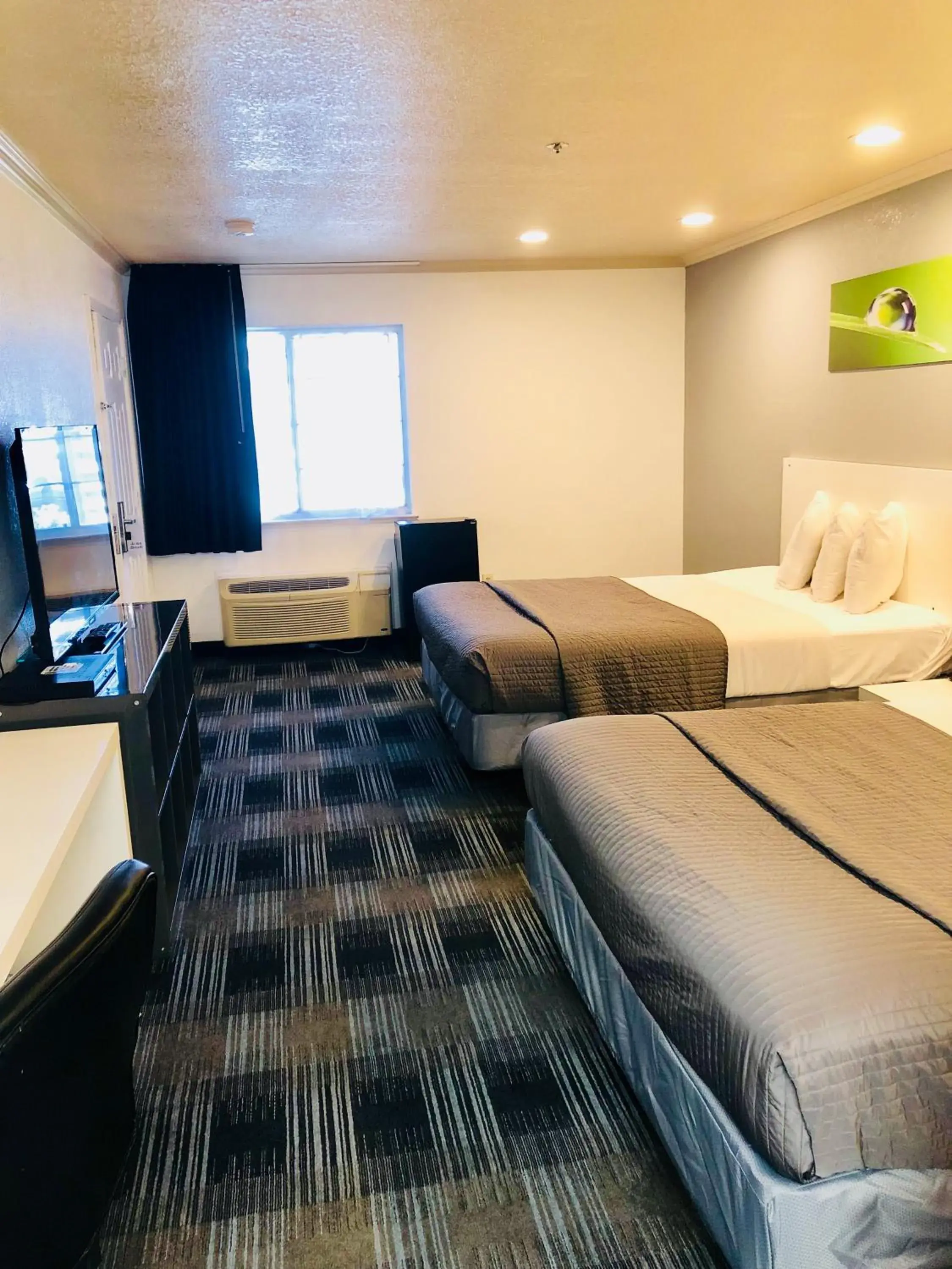 Bedroom, Bed in BridgePoint Inn Daly City Bedroom, Bed in BridgePoint Inn Daly City