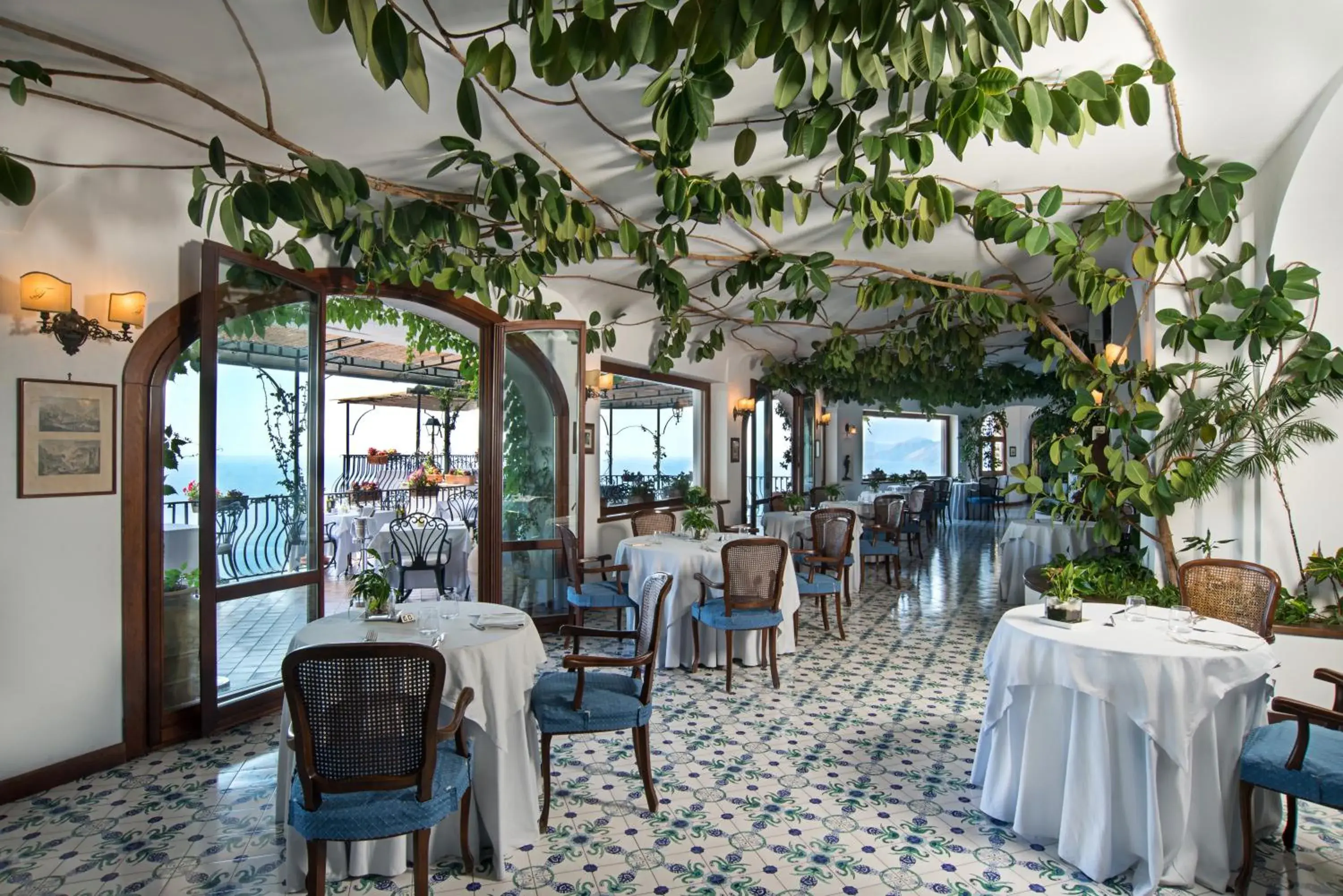 Restaurant/places to eat in Grand Hotel Tritone