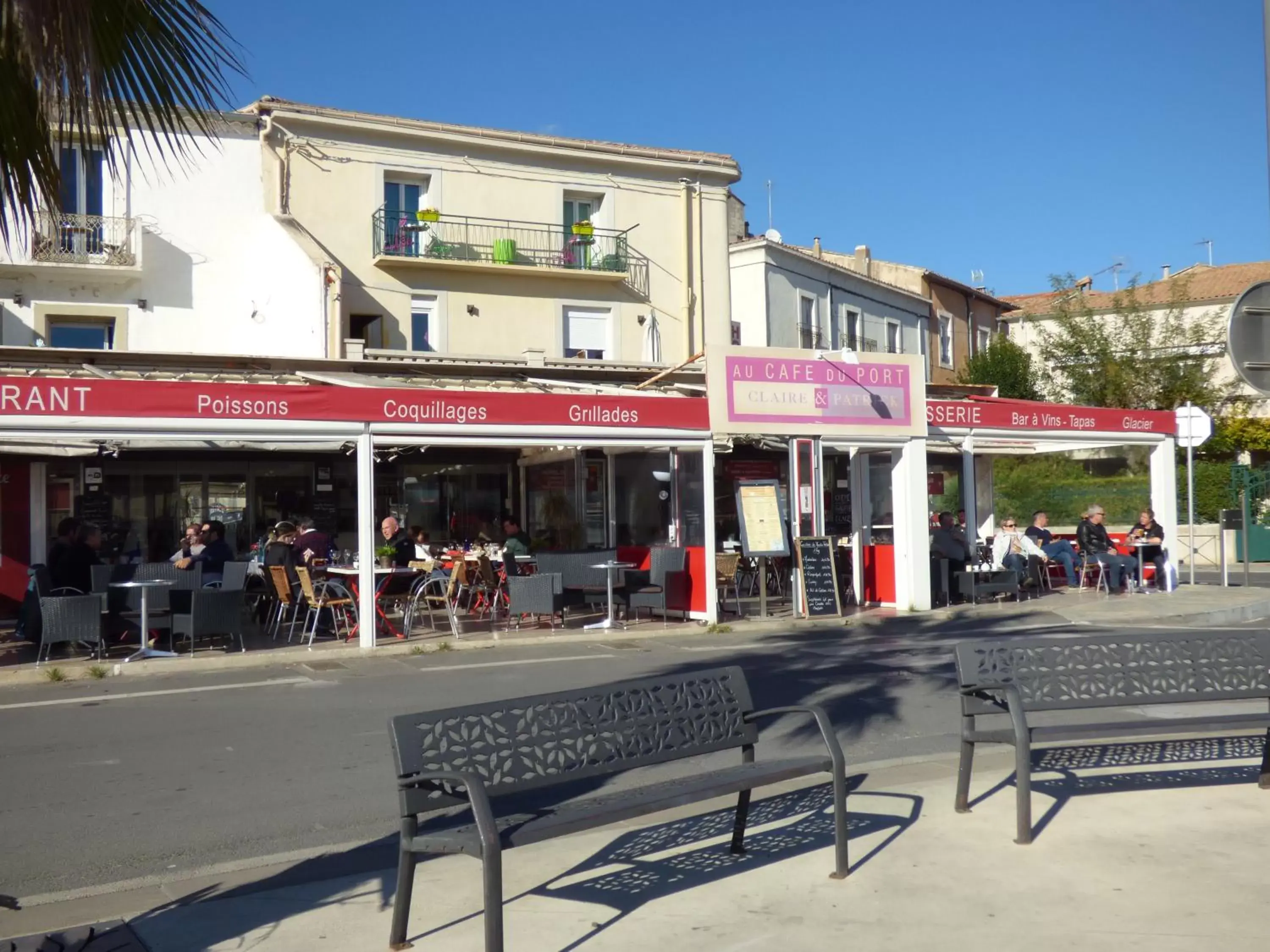 Facade/entrance, Property Building in Hotel-Restaurant Du Port