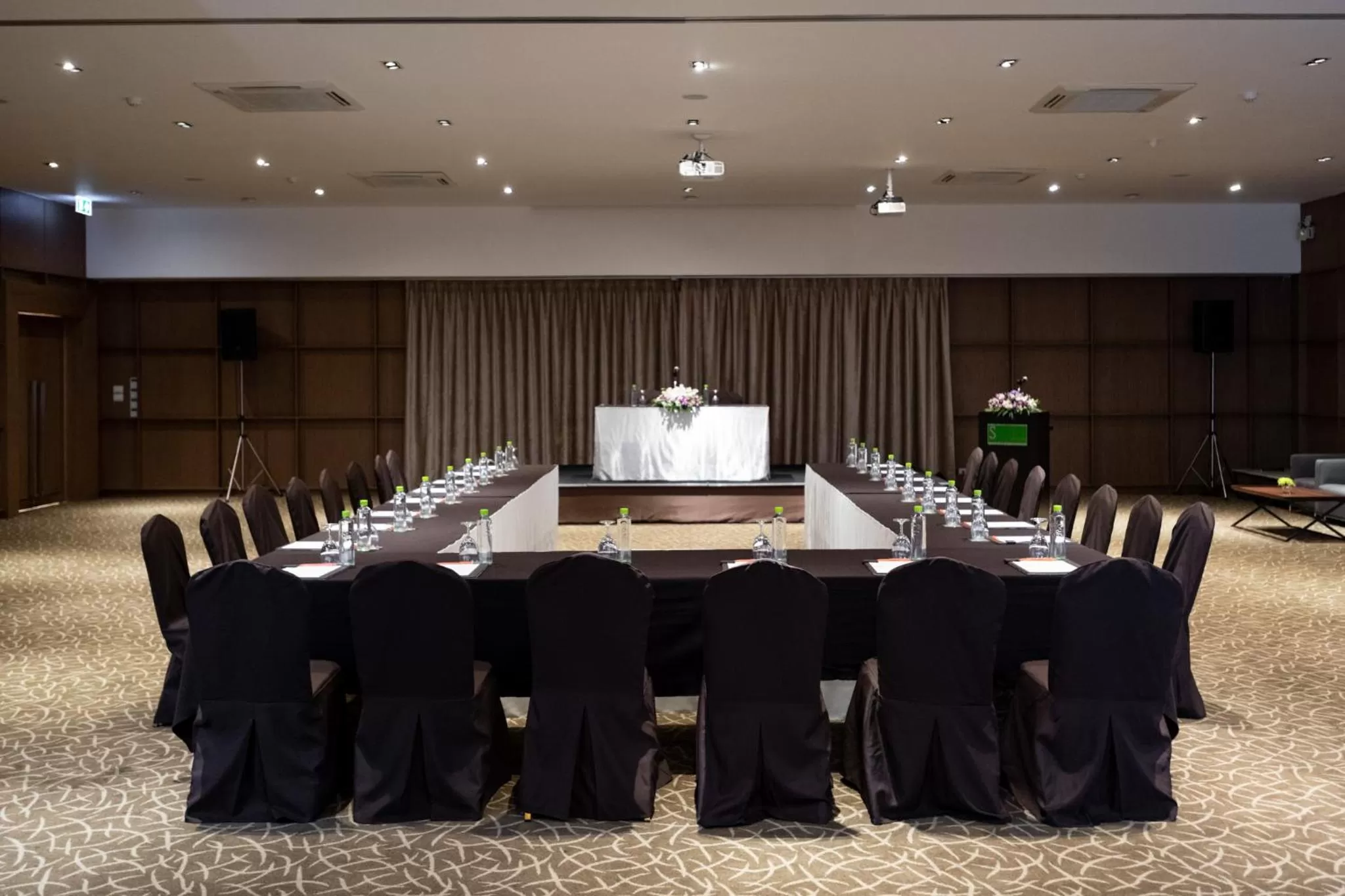 Meeting/conference room in S Ratchada Leisure Hotel