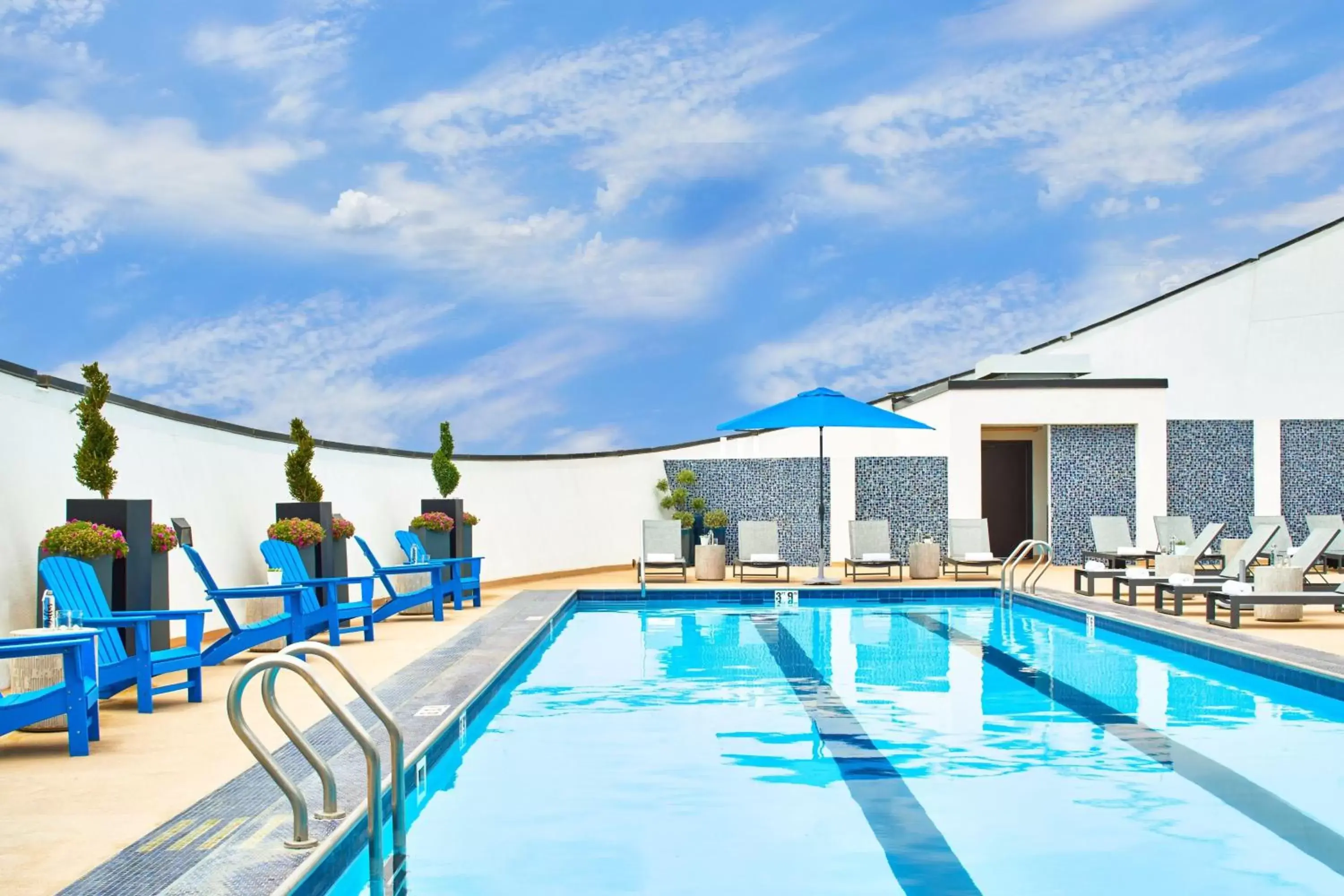 Swimming Pool in Renaissance Dallas Hotel