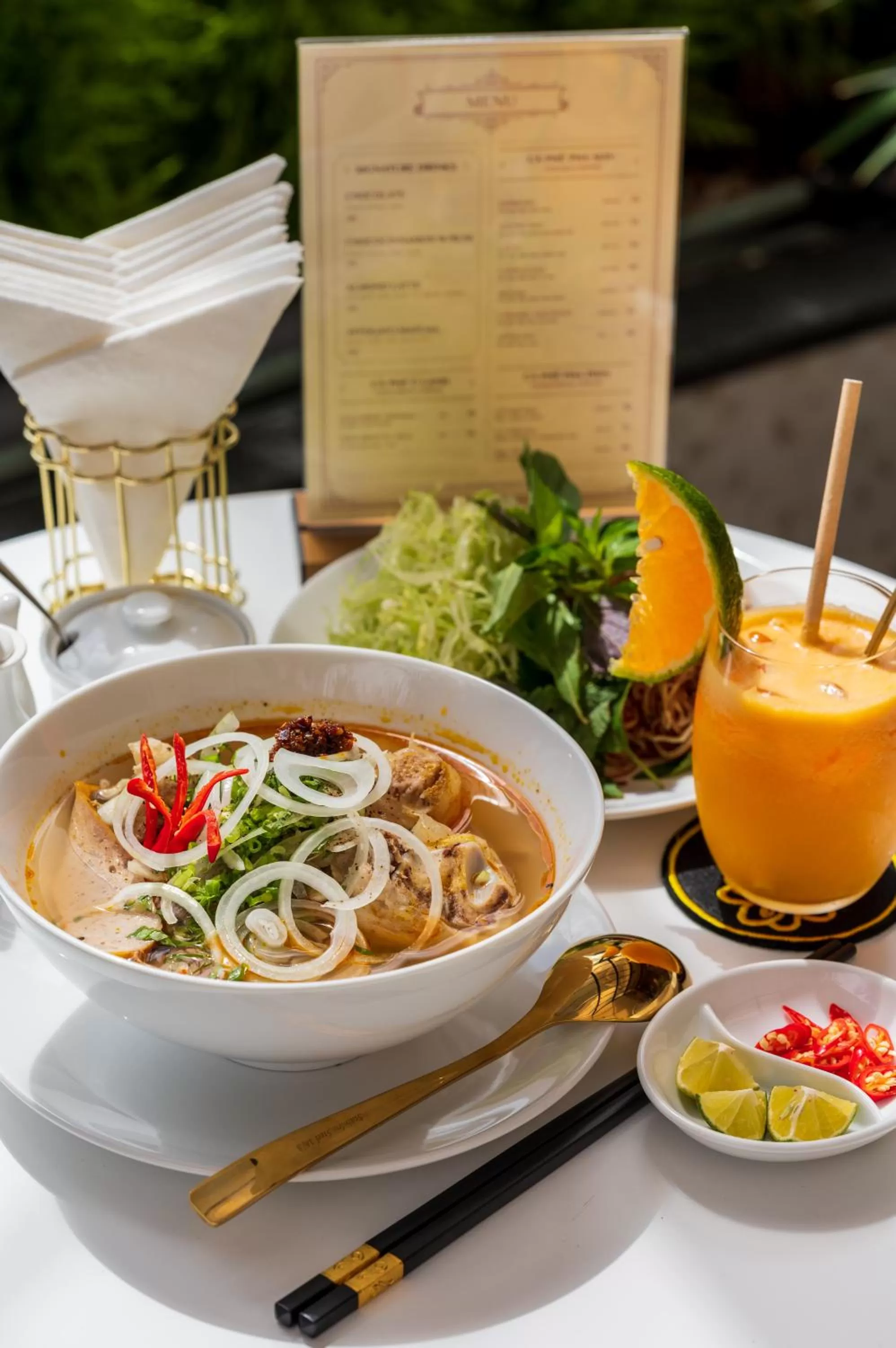 Restaurant/places to eat in La Fleur Premium Central Apartment Hotel