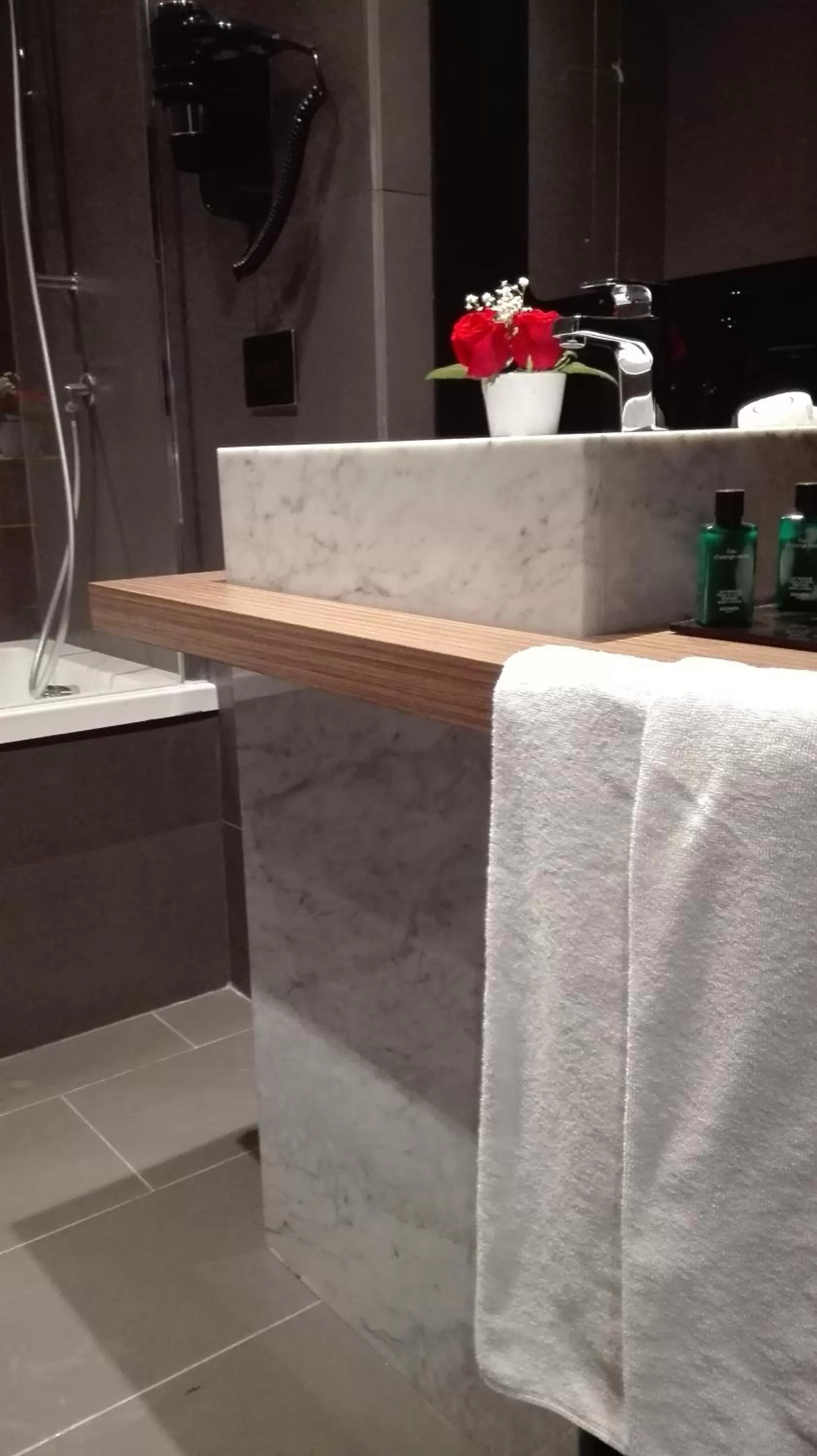 Bathroom in Hotel The Building