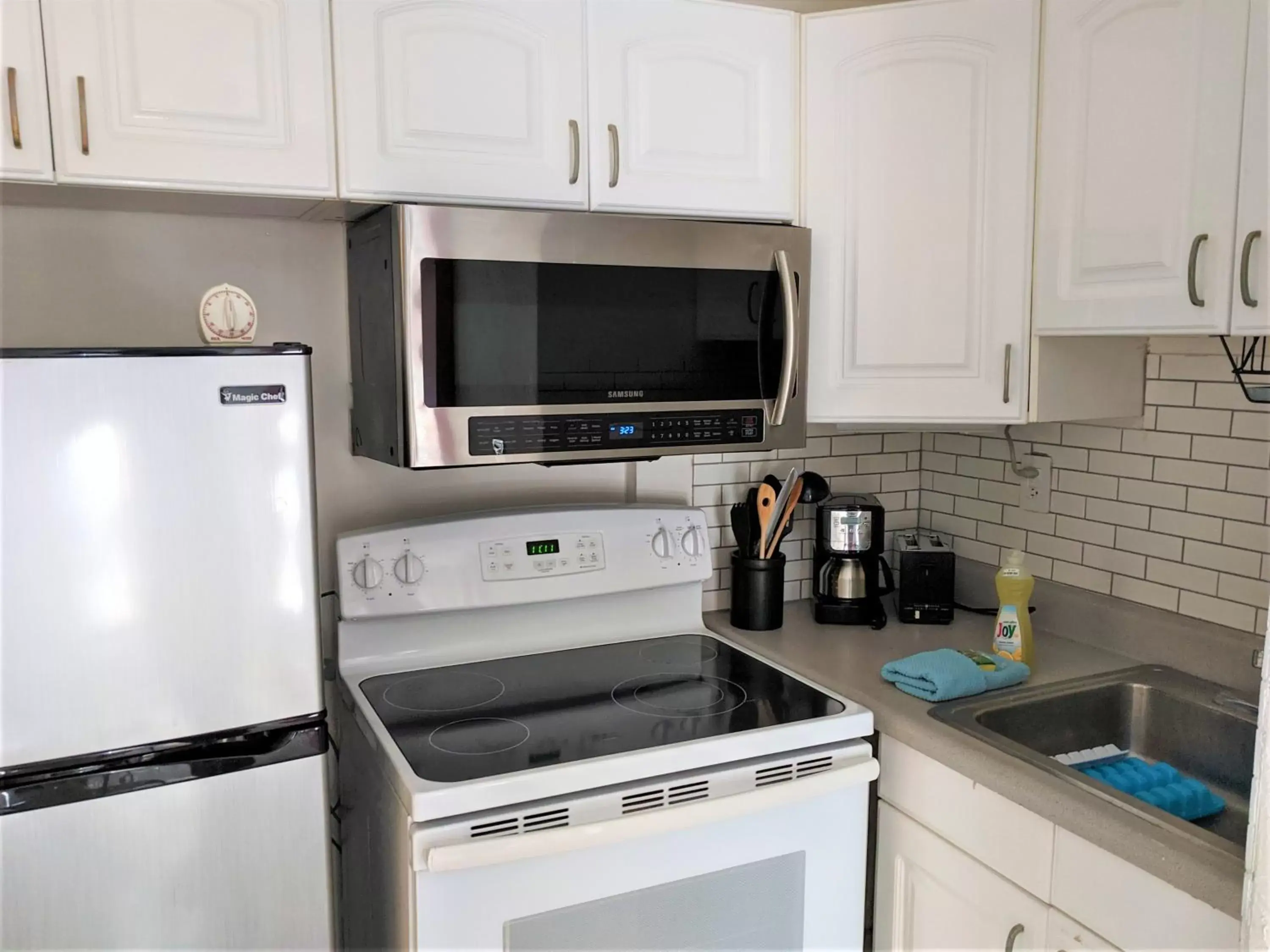 Kitchen or kitchenette, Kitchen/Kitchenette in Manhattan Tower Apartment Hotel