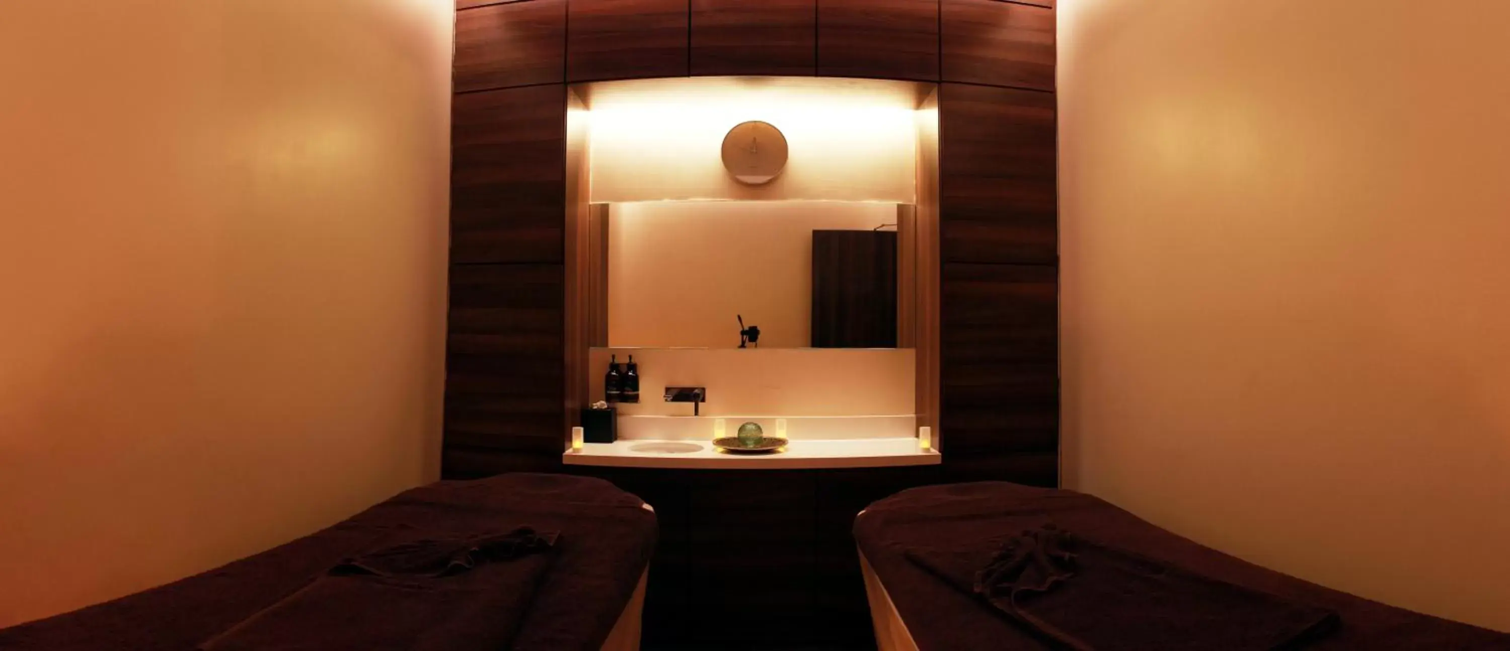 Massage, Bed in Hyatt Place Dubai Jumeirah