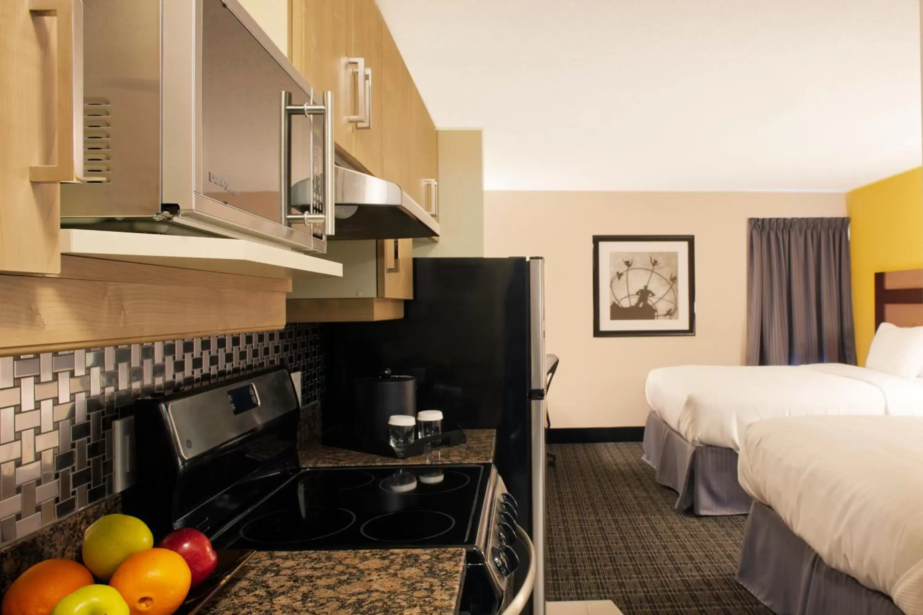 Bed, Kitchen/Kitchenette in Canadas Best Value Inn - Toronto