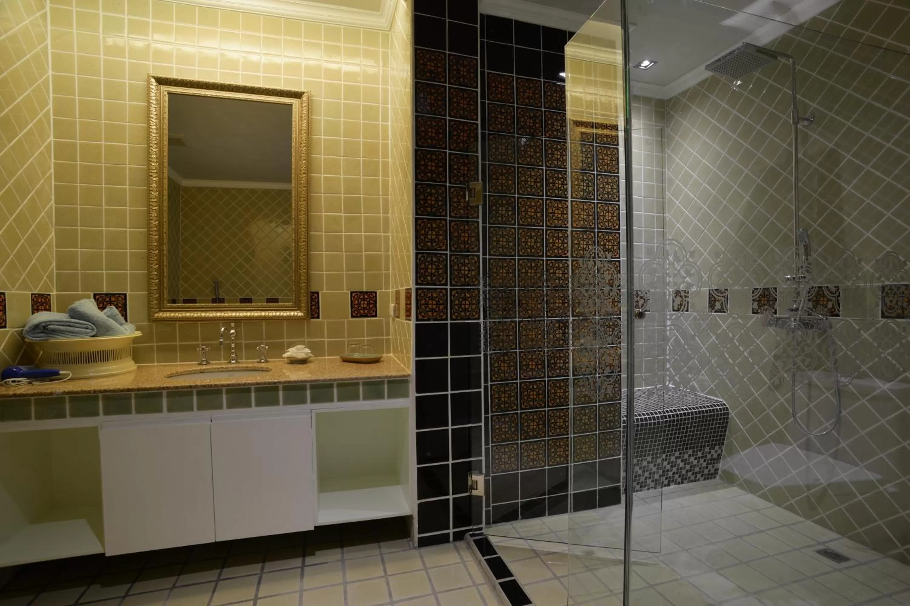 Bathroom in At Pingnakorn Huaykaew