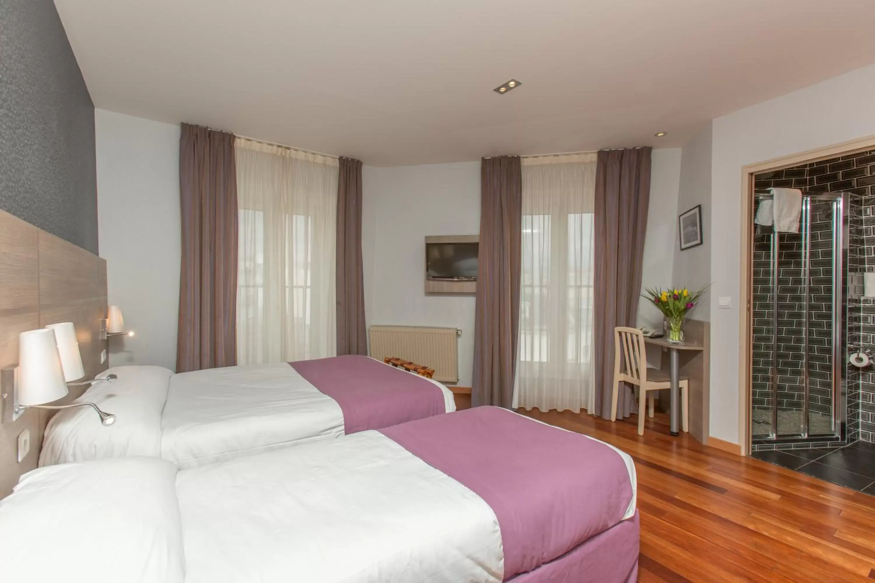 Bedroom, Bed in Grand Hotel du Loiret