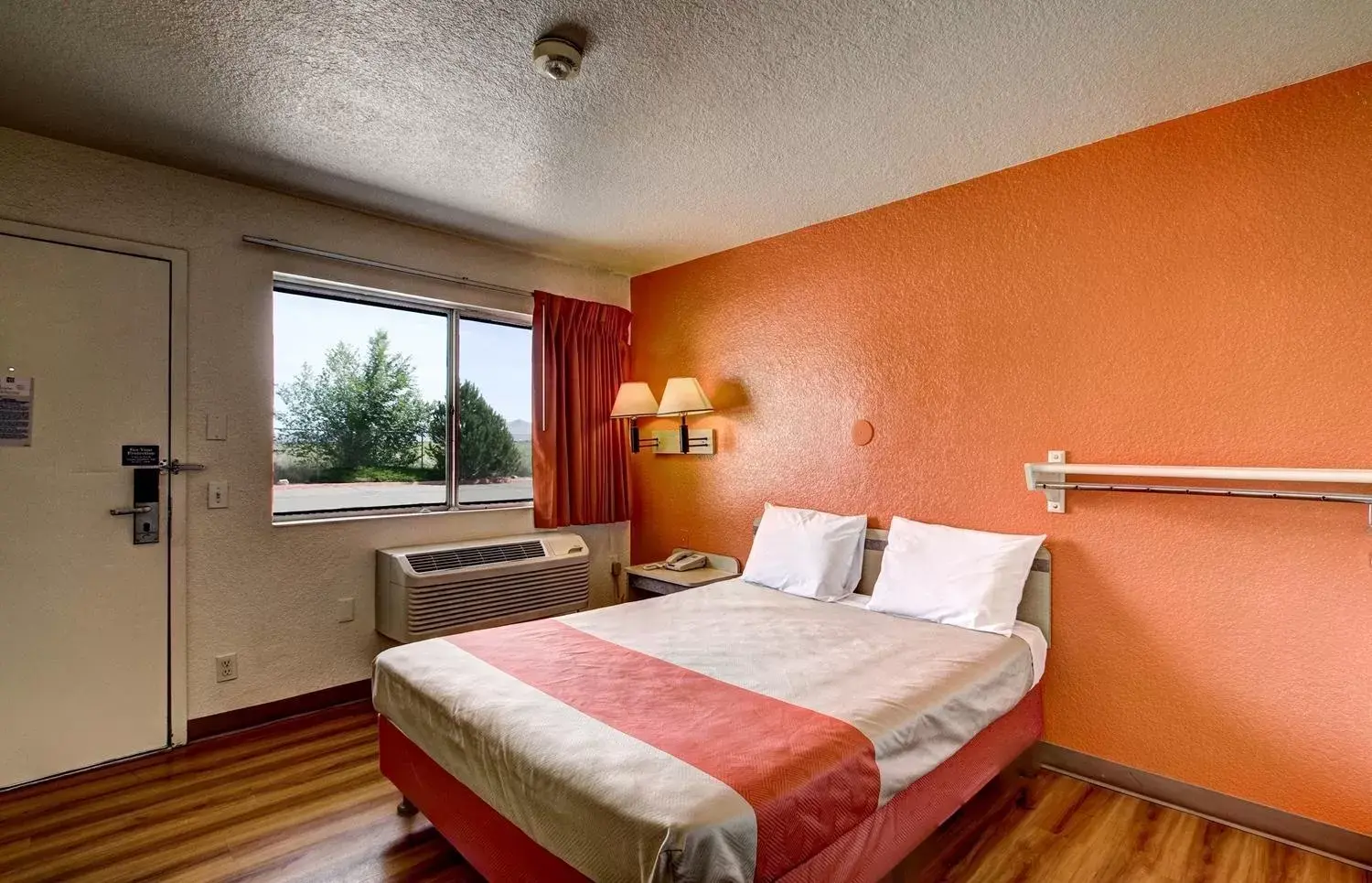 Photo of the whole room, Bed in Motel 6 Wells