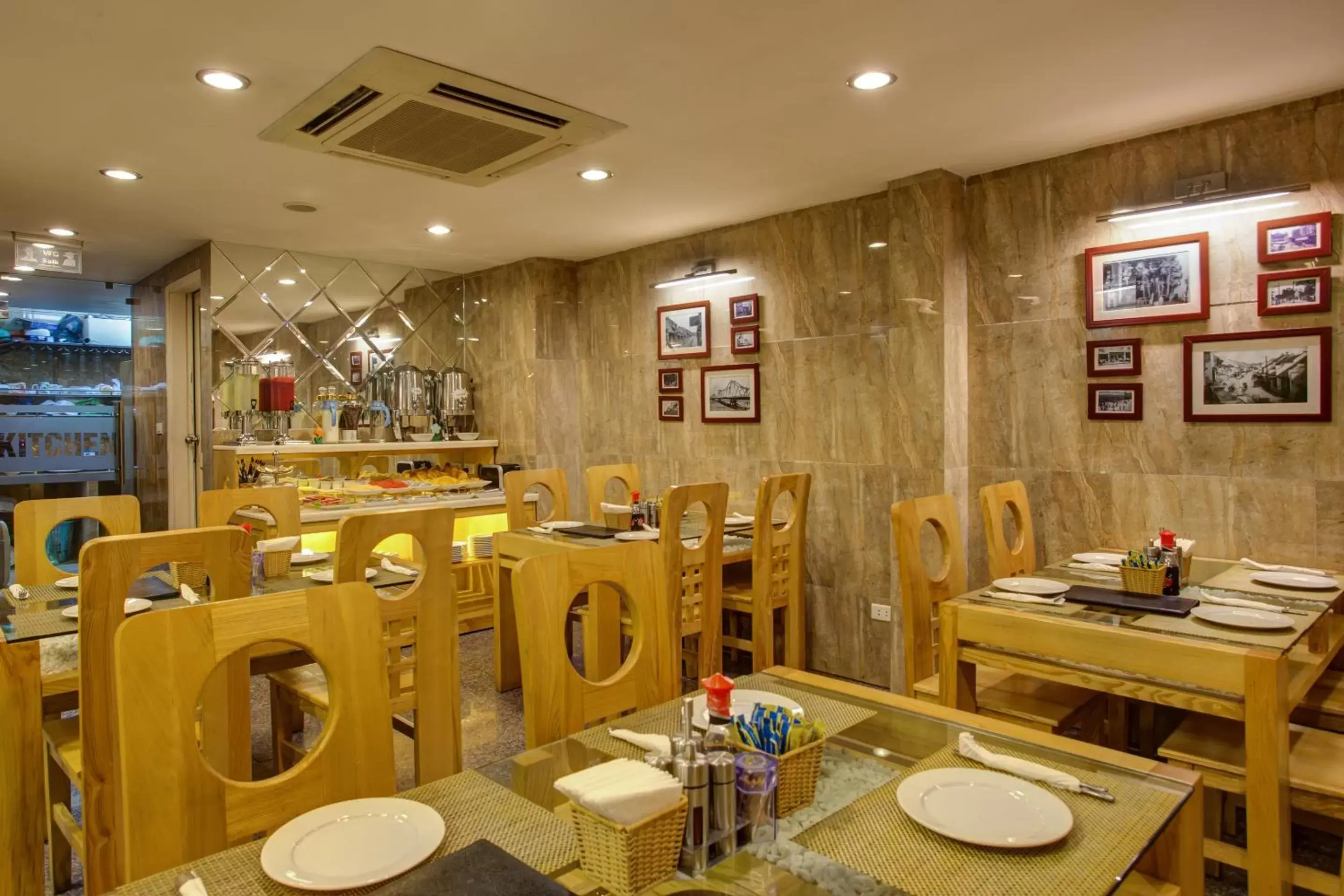 Restaurant/places to eat in Golden Art Hotel Restaurant/places to eat in Golden Art Hotel