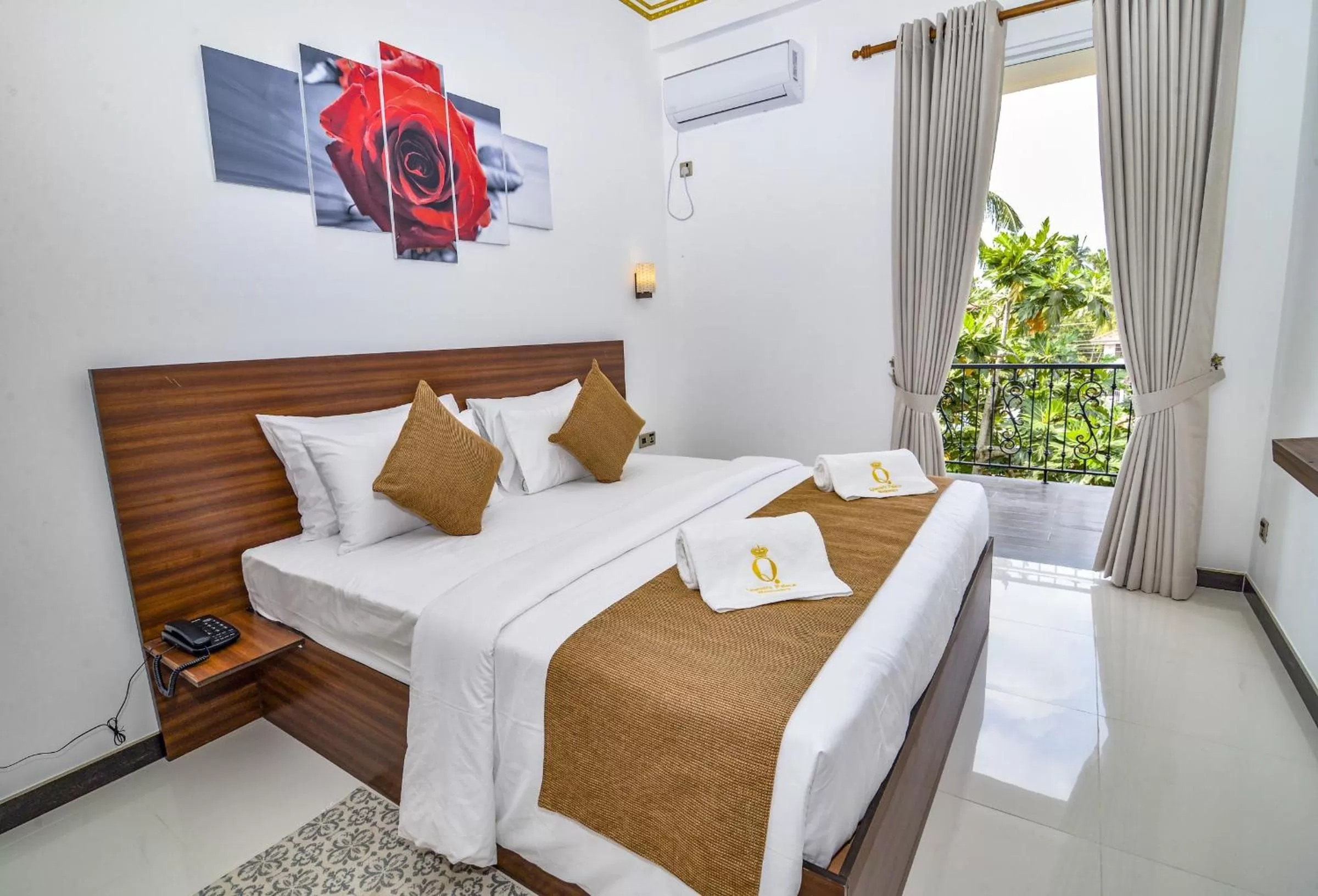 Bedroom, Bed in Negombo New Queen's Palace