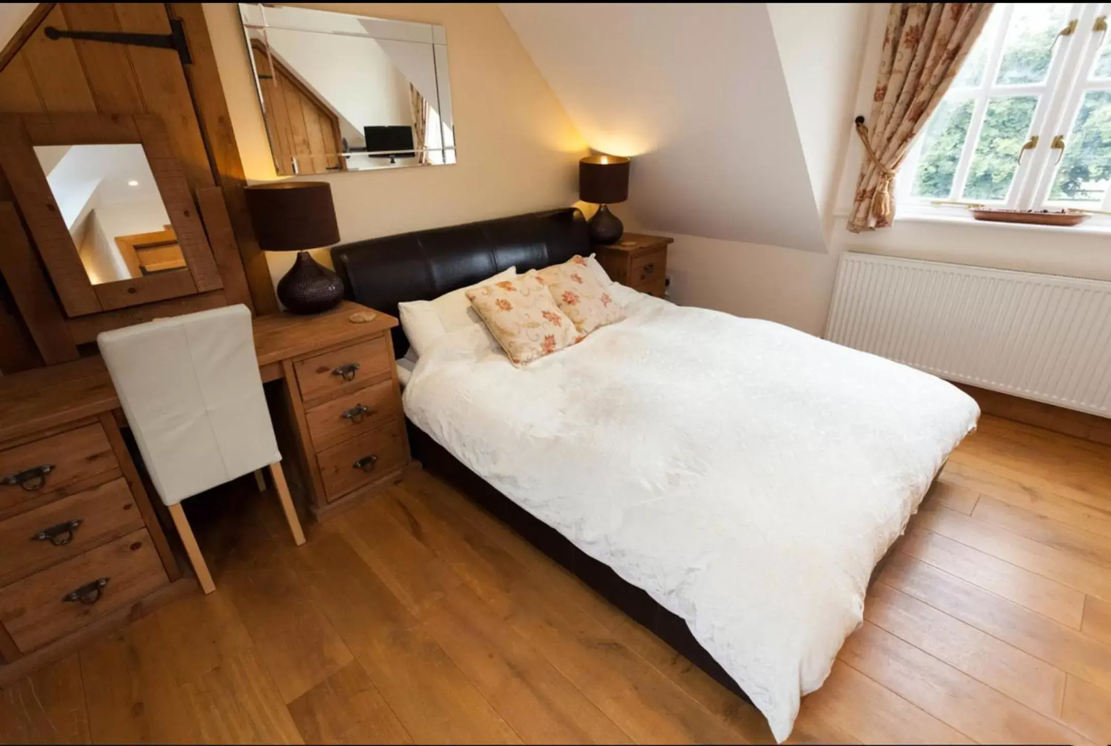 Bedroom, Bed in Hanger Down House Bed and Breakfast