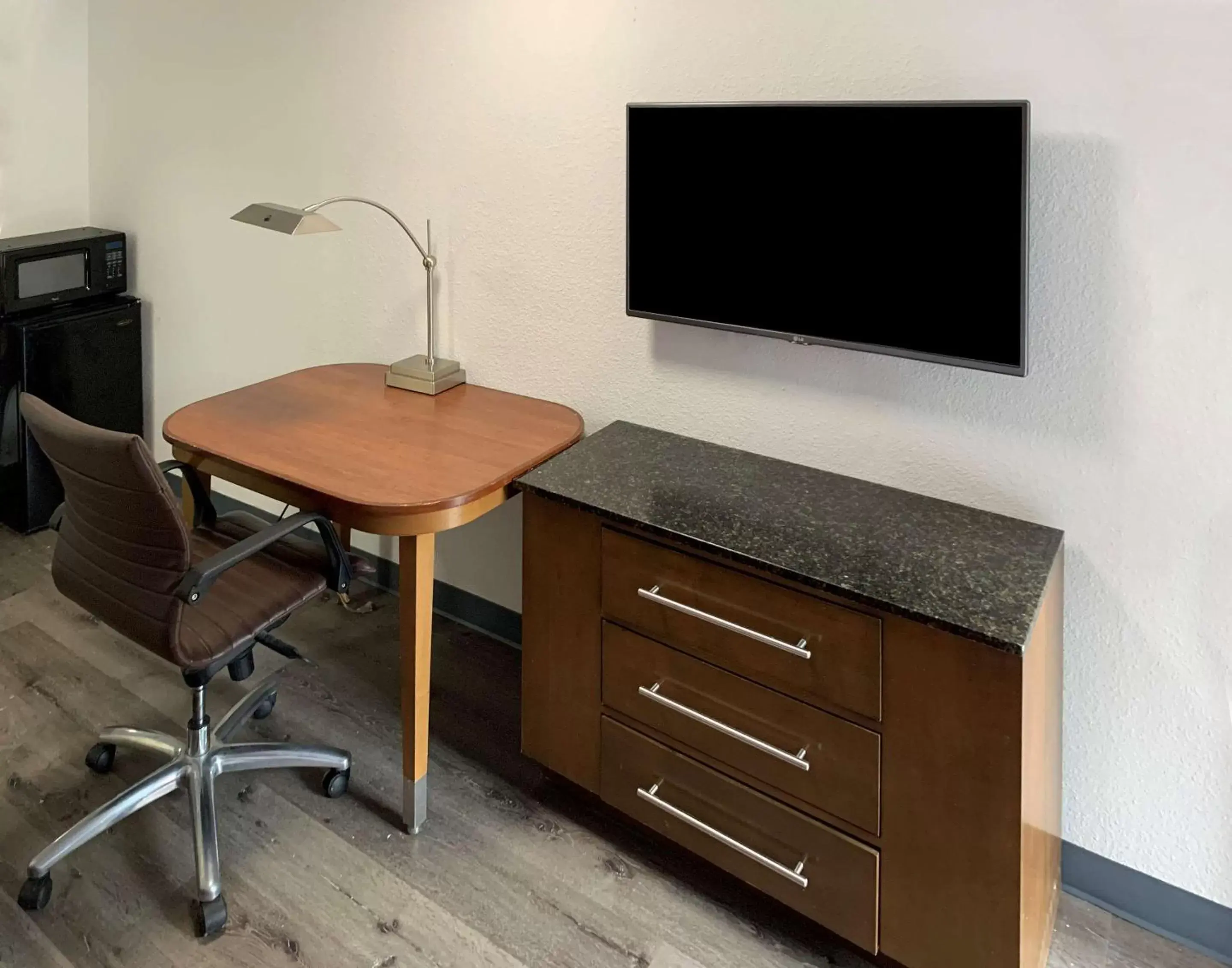 Photo of the whole room, TV/Entertainment Center in Rodeway Inn