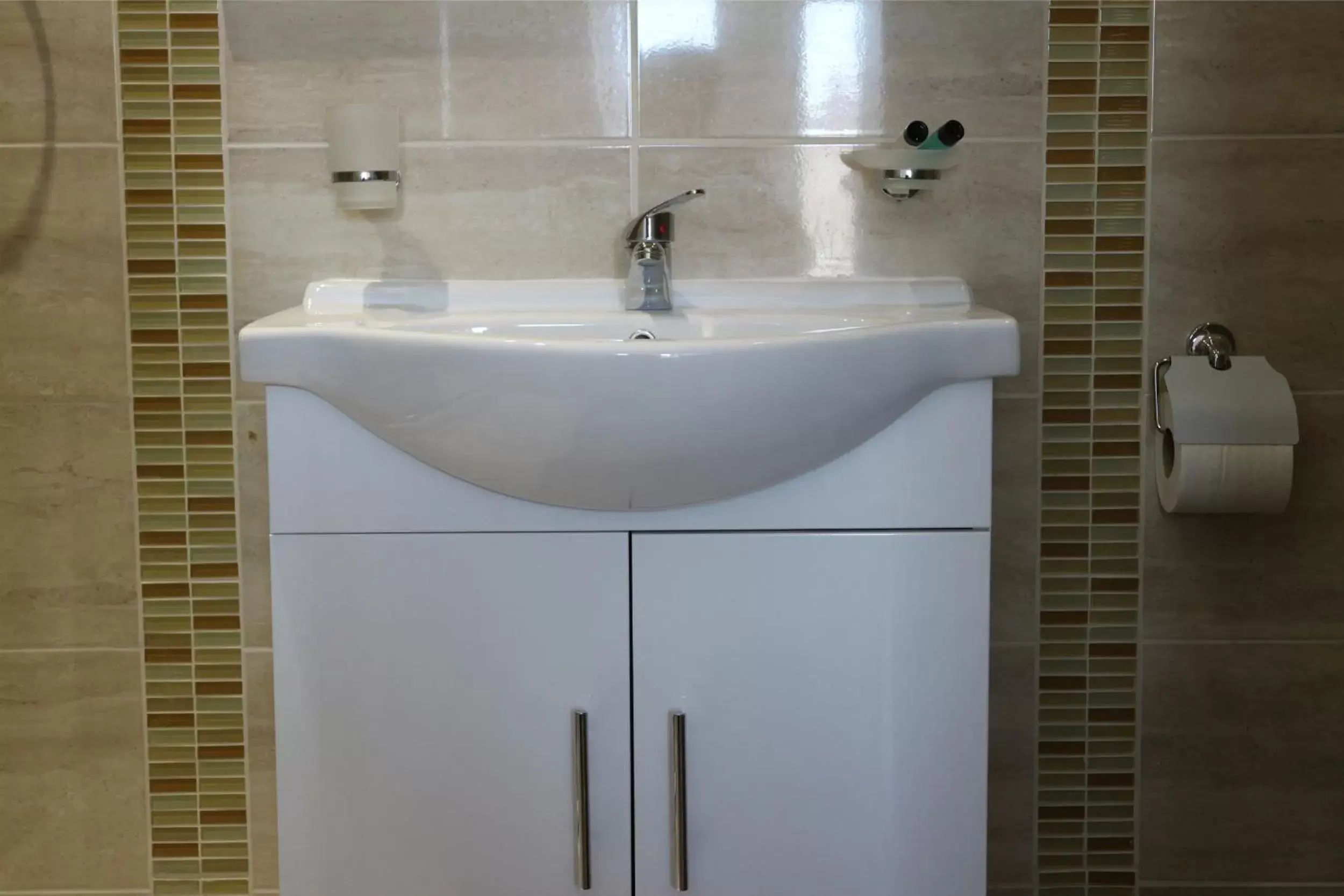 Single Room with Bathroom - single occupancy in Oscar Lodge Single Room with Bathroom - single occupancy in Oscar Lodge