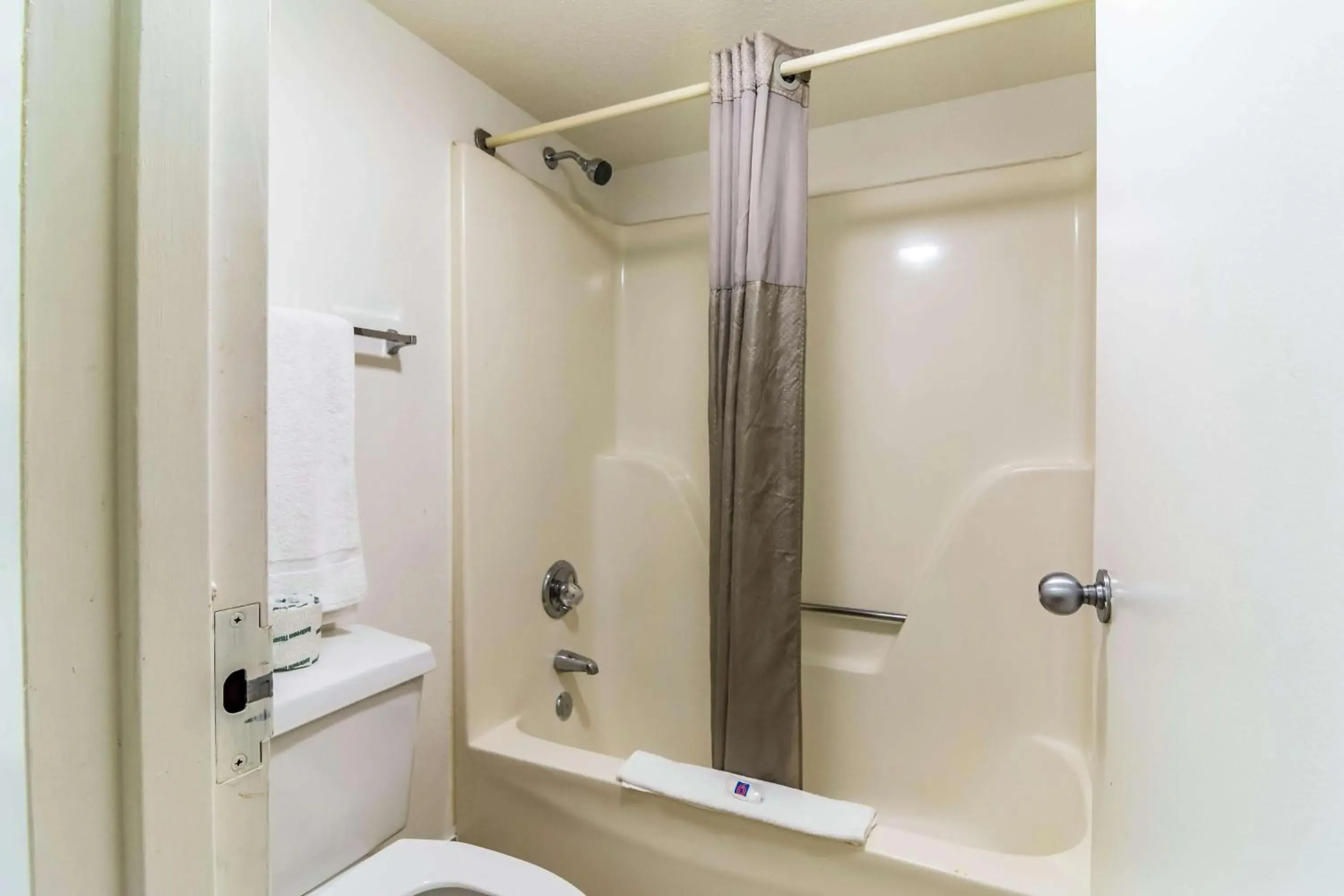 Shower, Bathroom in Motel 6-Raleigh, NC - Cary
