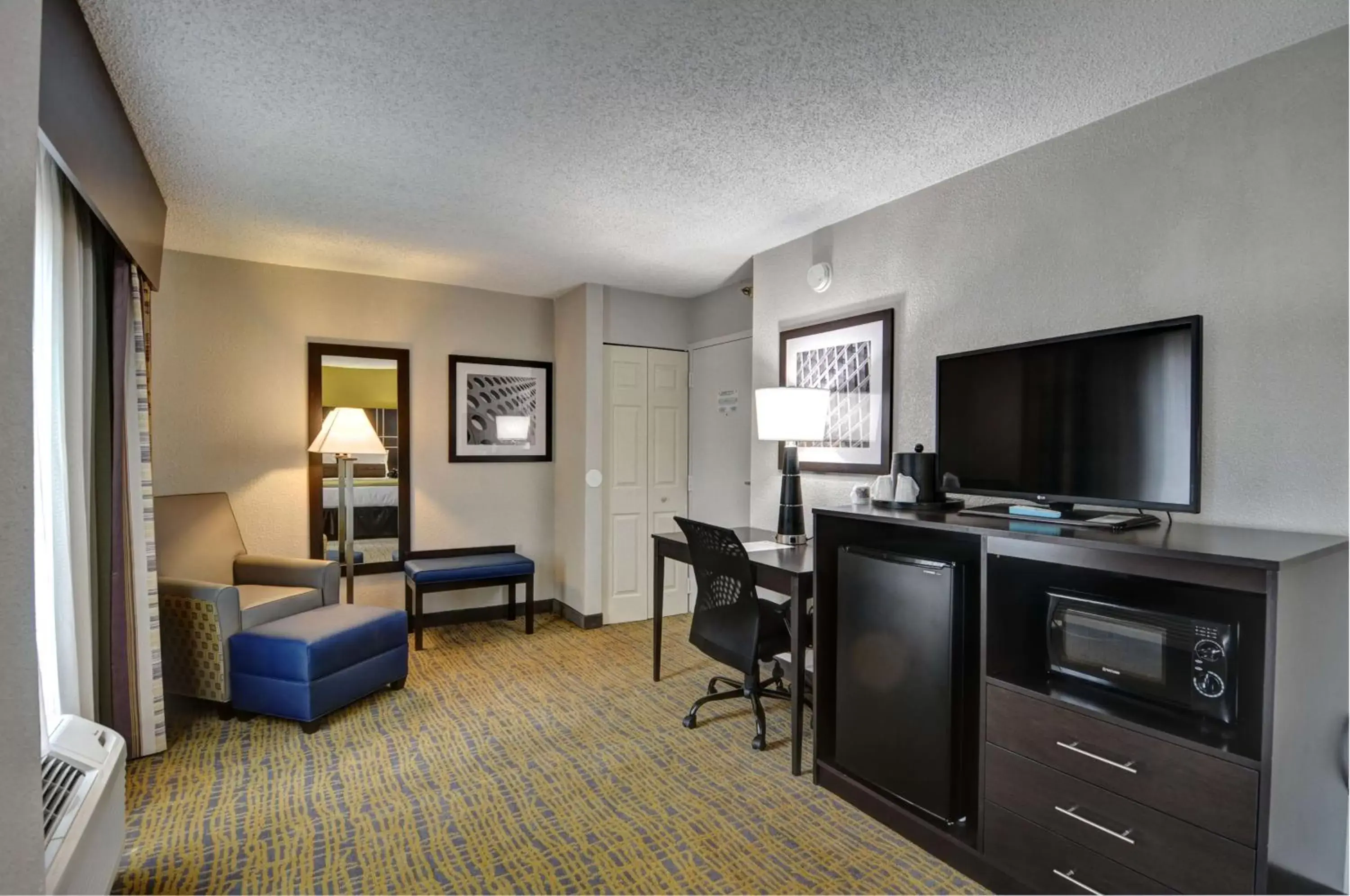 Photo of the whole room, TV/Entertainment Center in Best Western Plus Hanes Mall