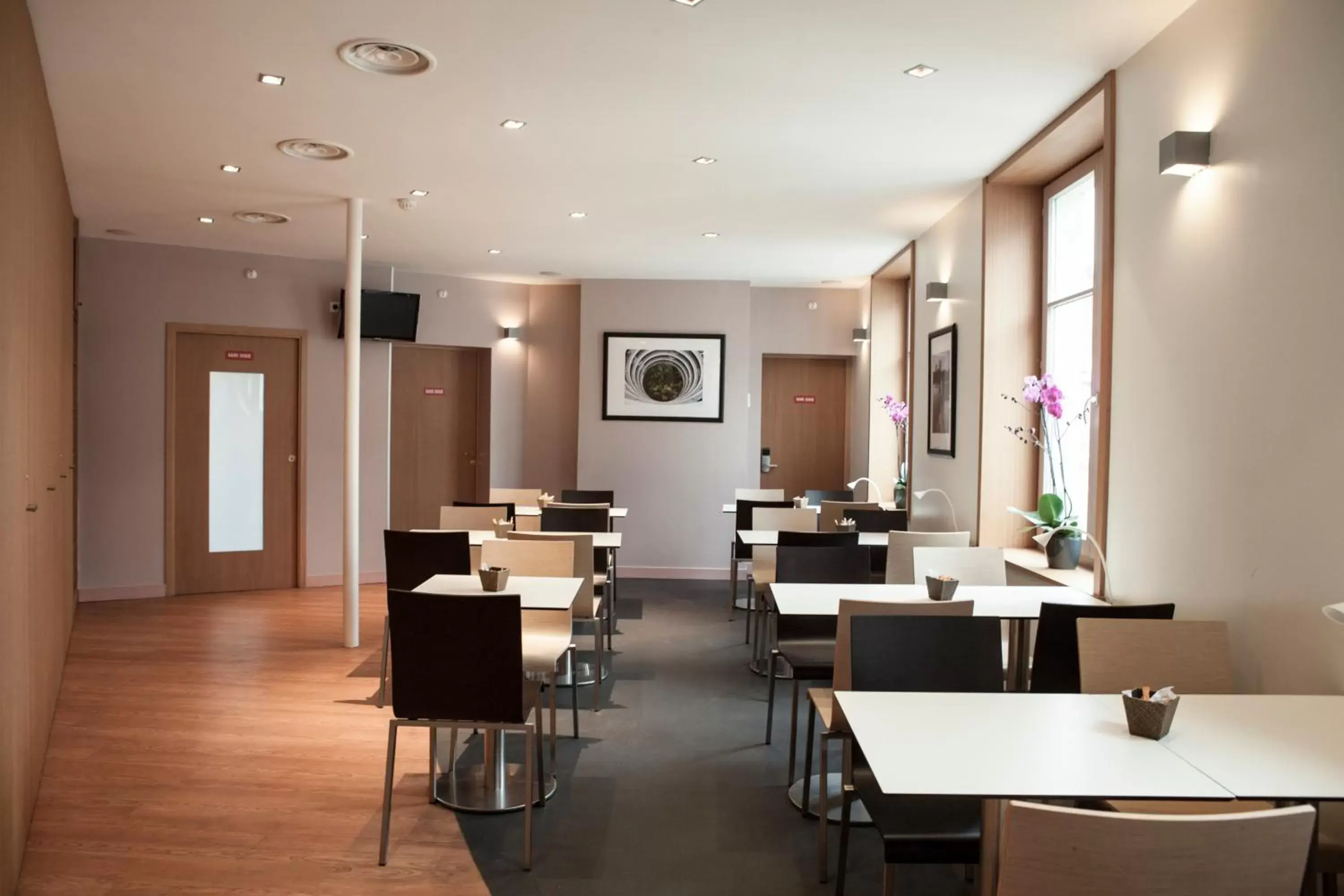 Buffet breakfast, Restaurant/Places to Eat in ibis Lille Centre Grand Place