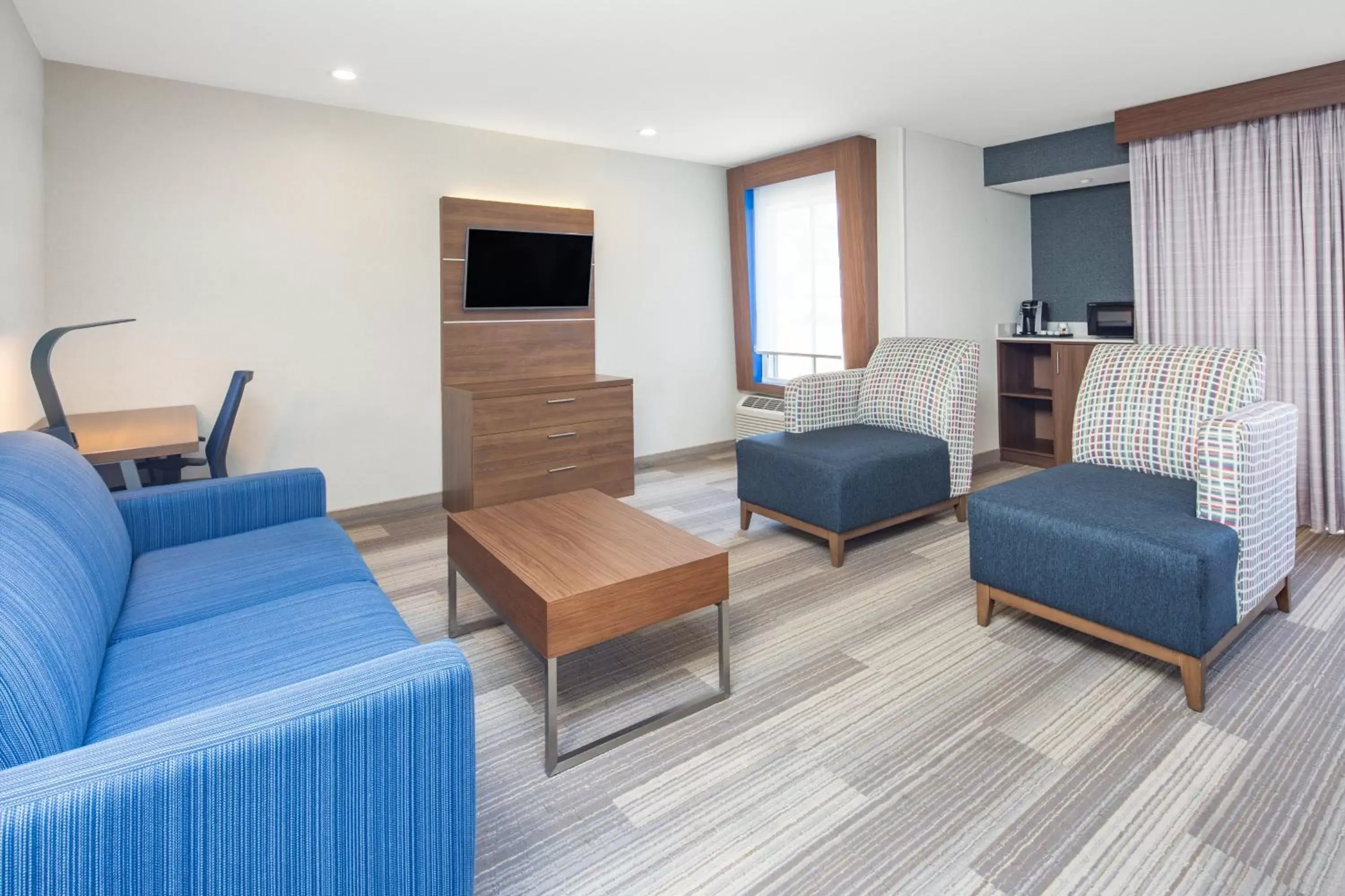 Photo of the whole room, Seating Area in Holiday Inn Express Hotel & Suites San Diego Airport - Old Town, an IHG Hotel