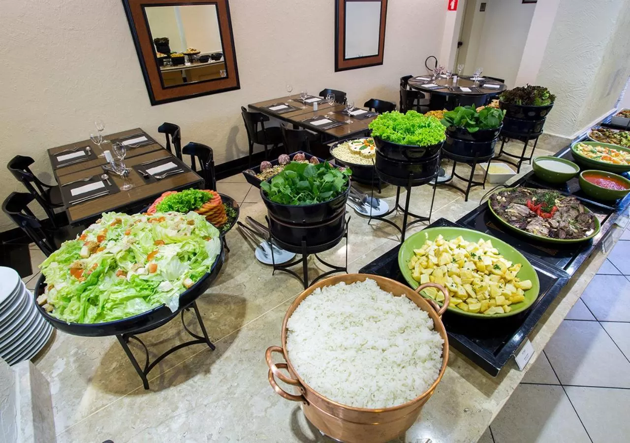 Meals in Estanplaza Nações Unidas