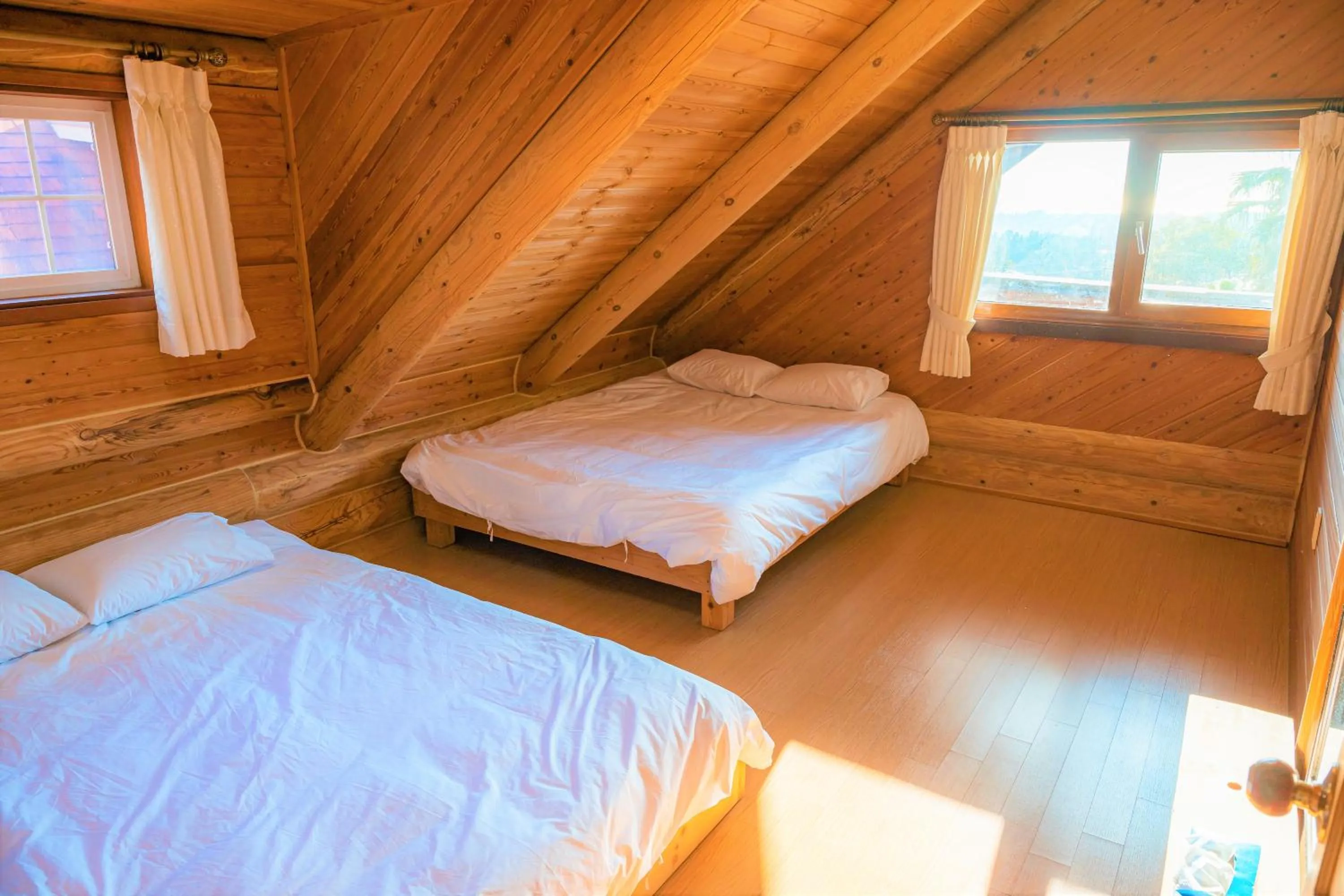 Bed in Jungmun Log Pension & Resort