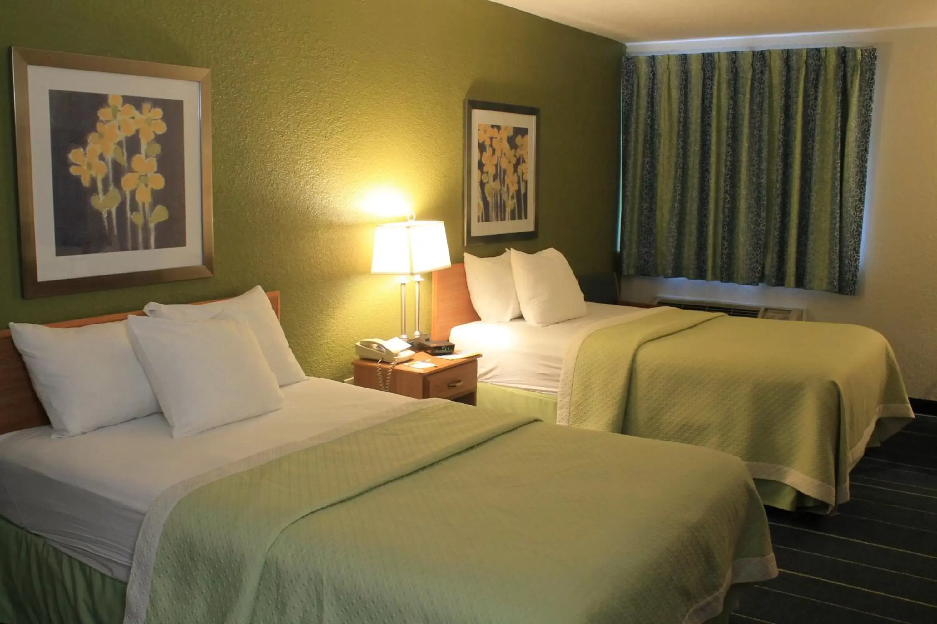 Bed in Days Inn & Suites by Wyndham Bridgeport - Clarksburg
