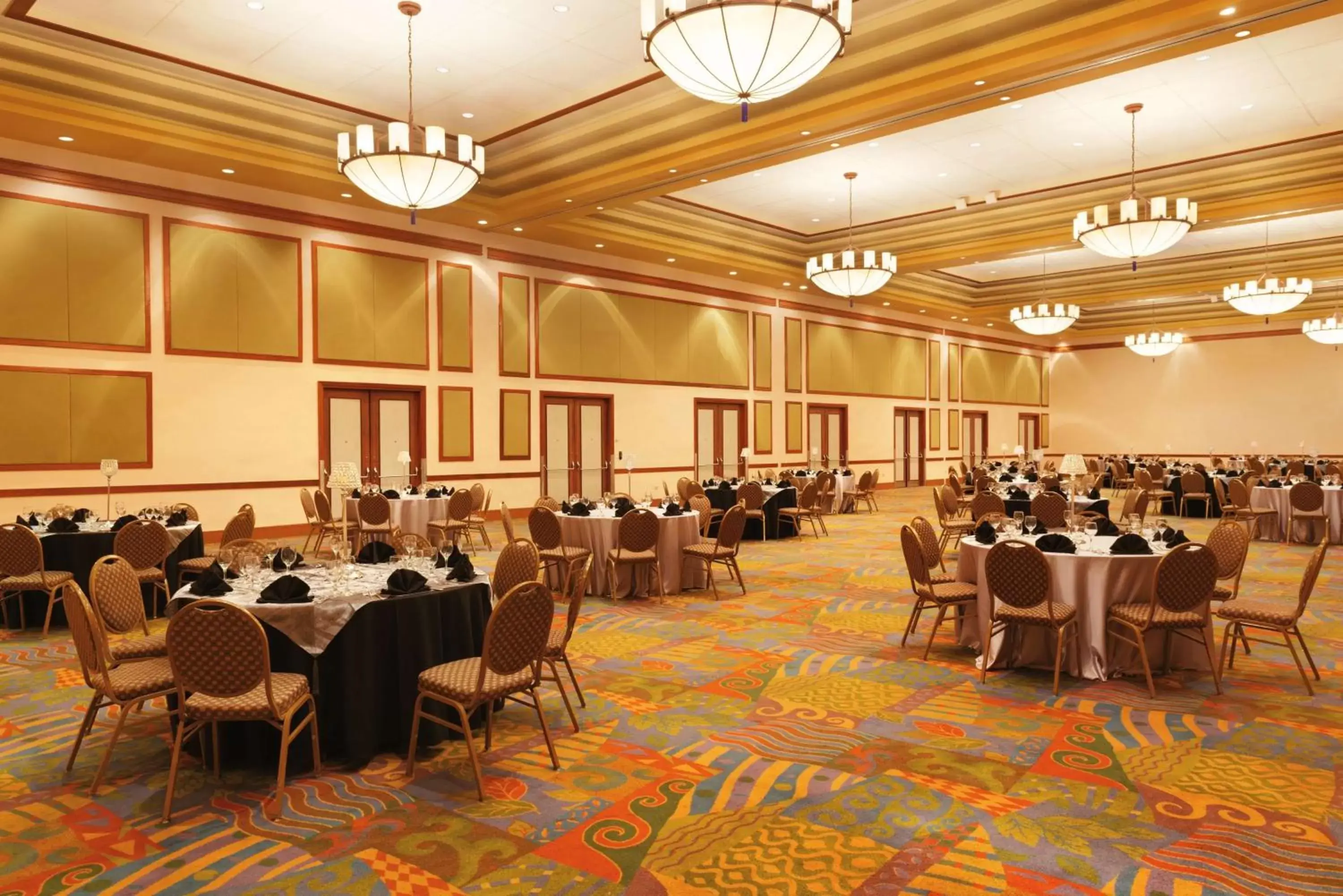 Meeting/conference room, Restaurant/Places to Eat in Embassy Suites by Hilton Dorado del Mar Beach Resort