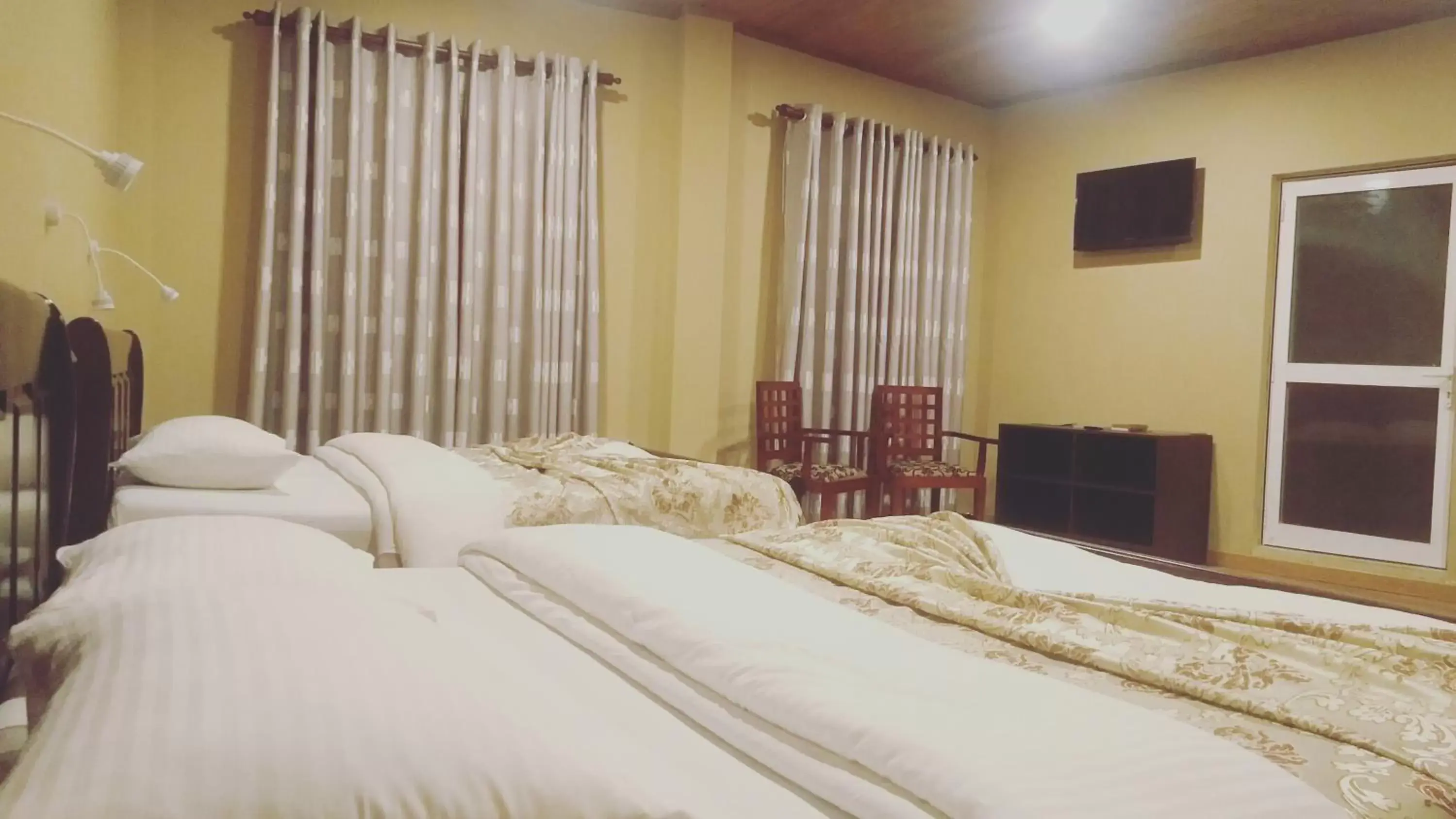 Photo of the whole room, Bed in Panorama Green View Hotel Nuwara Eliya