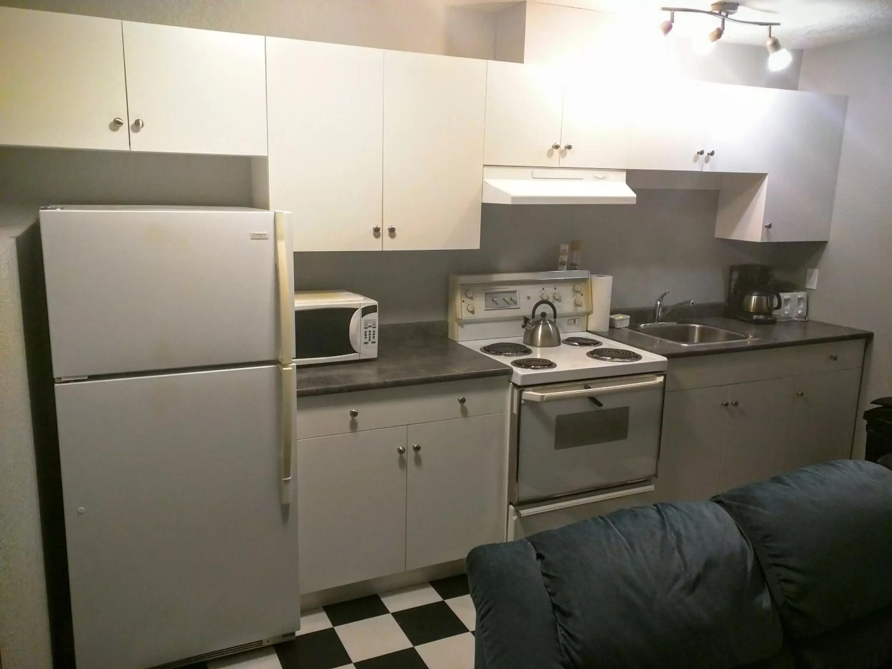 Kitchen or kitchenette, Kitchen/Kitchenette in The Bulldog Hotel