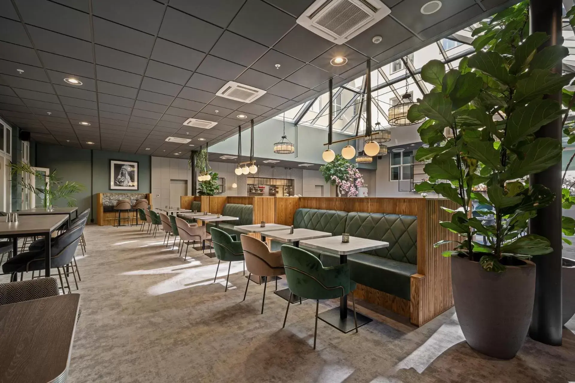 Restaurant/Places to Eat in Karl Johan Hotel