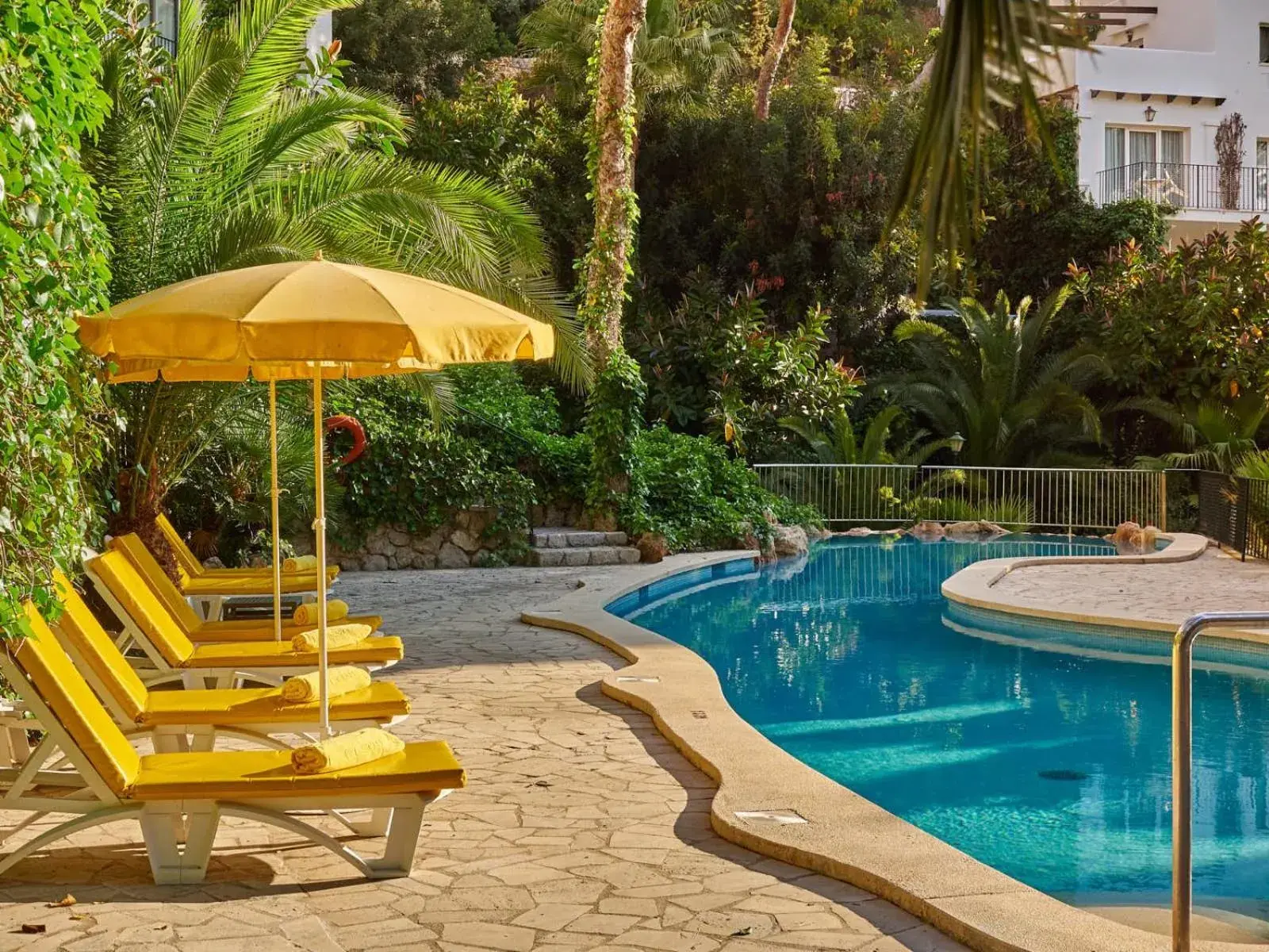 Garden, Swimming Pool in Hotel Bon Sol Resort & Spa