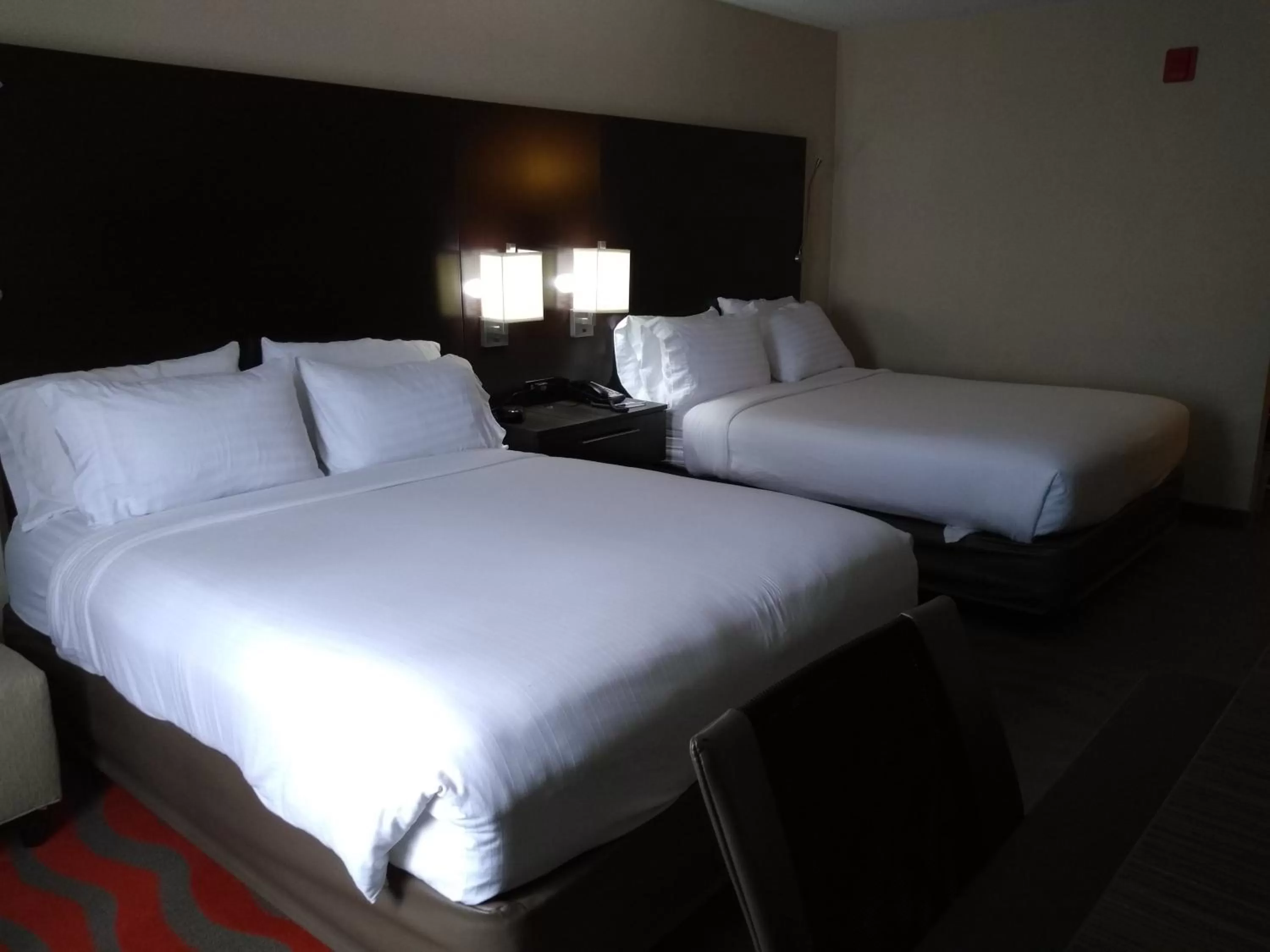 Photo of the whole room, Bed in Holiday Inn Express Hotel & Suites Waterford by IHG