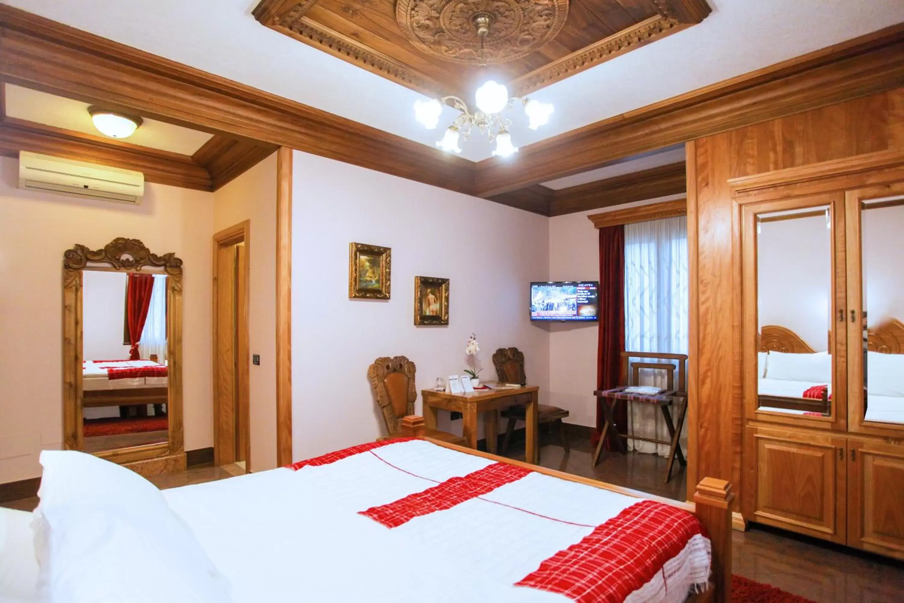 Communal lounge/ TV room, Bed in Brilant Antik Hotel